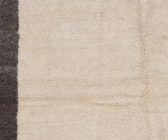 Tappeto turco vintage Tulu in lana naturale color crema e marrone, design minimalista del bordo