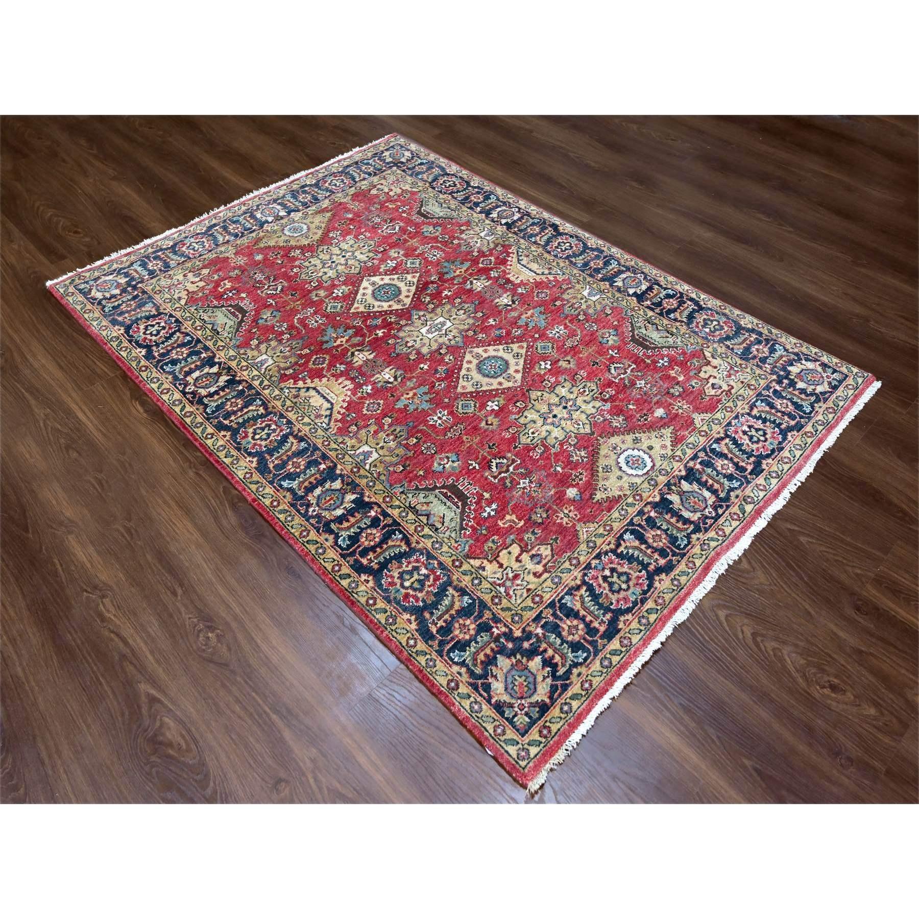 Harvard Rojo Carmesí, 100% Lana, Anudada a Mano, Diseño Karajeh con Medallones Tribales, Alfombra Oriental<br /><br />Materiales Primarios: LanaLátex: NoAltura del pelo: 0,25 pulgadasEstilo: TradicionalColor principal: RojoColores secundarios: