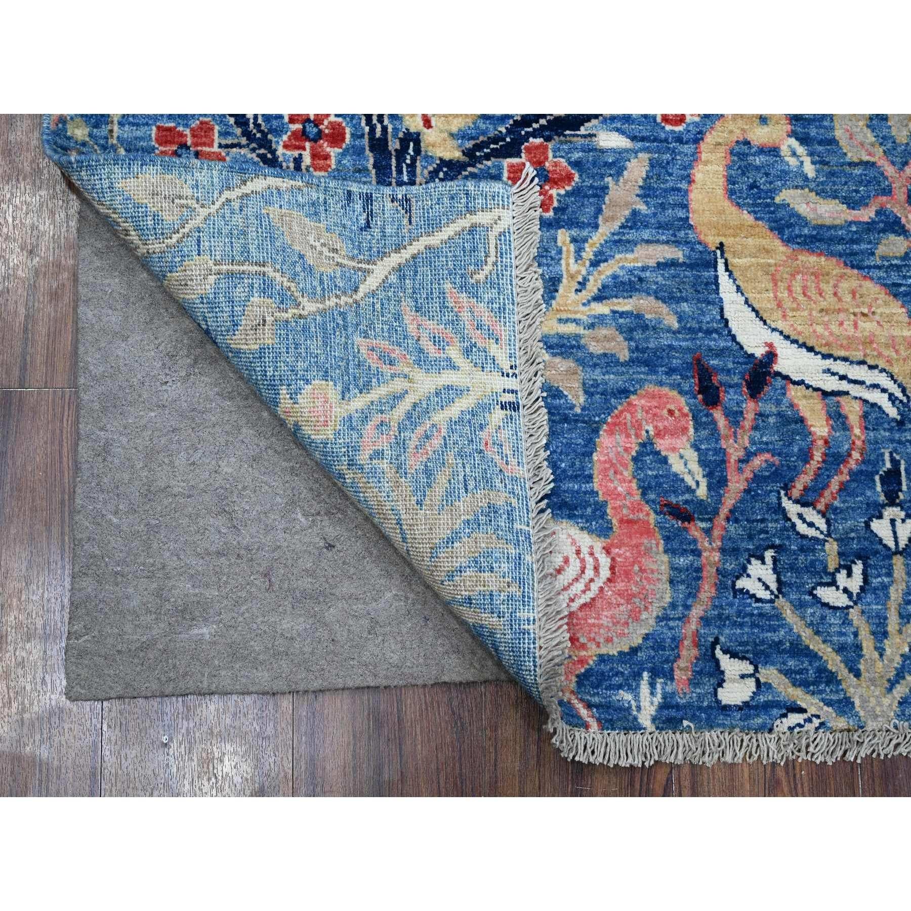 Dies ist eine wirklich echte one-of-a-kind afghanischen Peshawar mit Birds of Paradise Design, handgeknüpft, reine Wolle, Orientteppich. Es wurde monatelang von erfahrenen Kunsthandwerkern in jahrhundertealten Webtechniken geknüpft.
Primäre