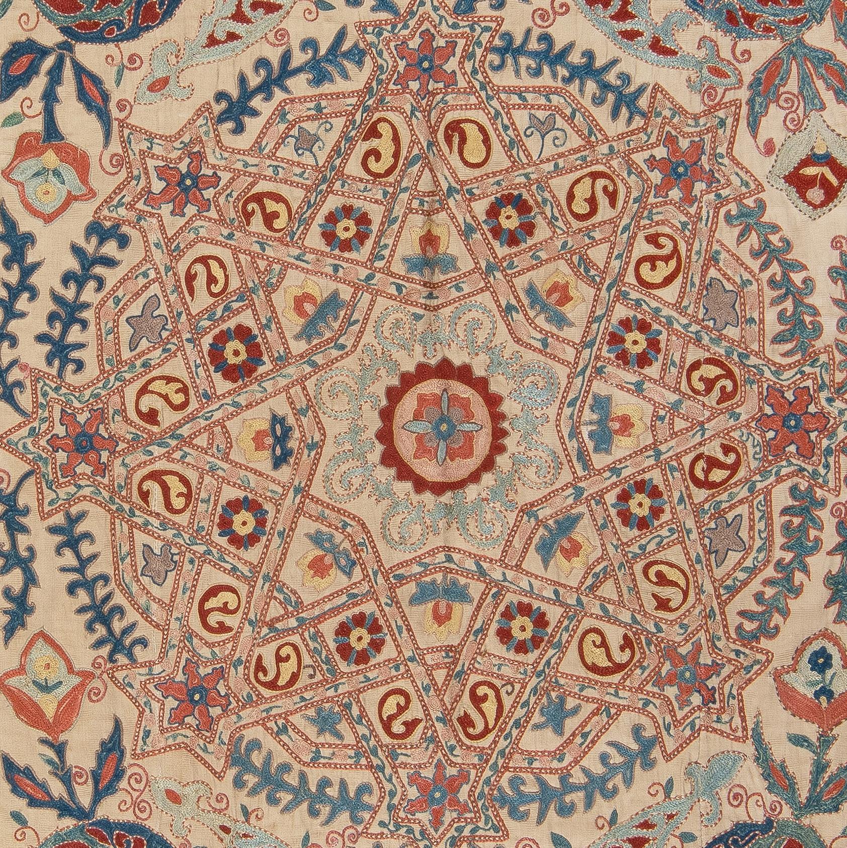 5x6.4 Ft 100% Silk Suzani Bedspread from Uzbekistan, Embroidered Wall Hanging In New Condition In Philadelphia, PA