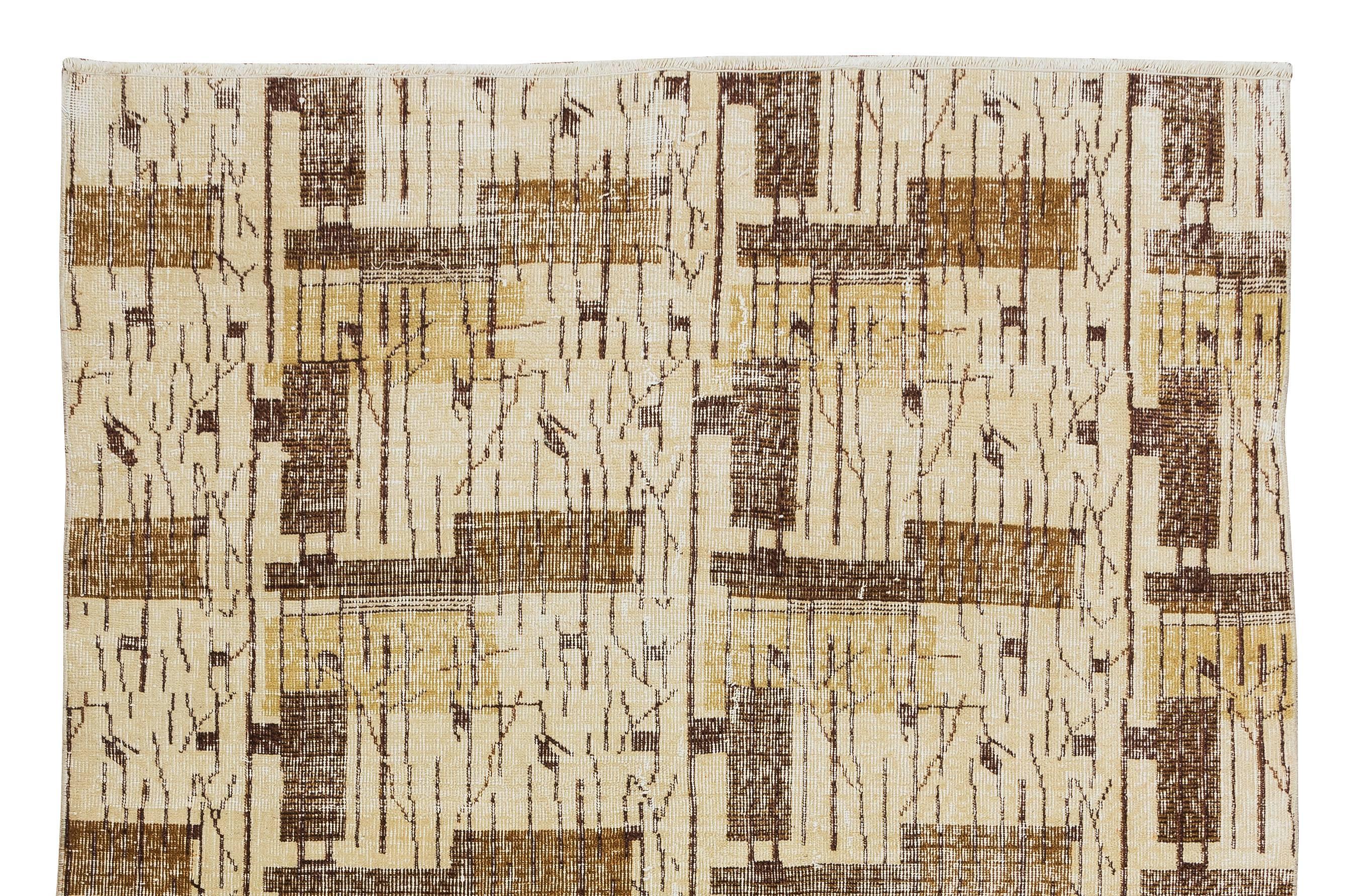Turco 5x6.6 Ft Mid Century Modern Vintage Tappeto turco fatto a mano disegnato da Zeki Muren in vendita