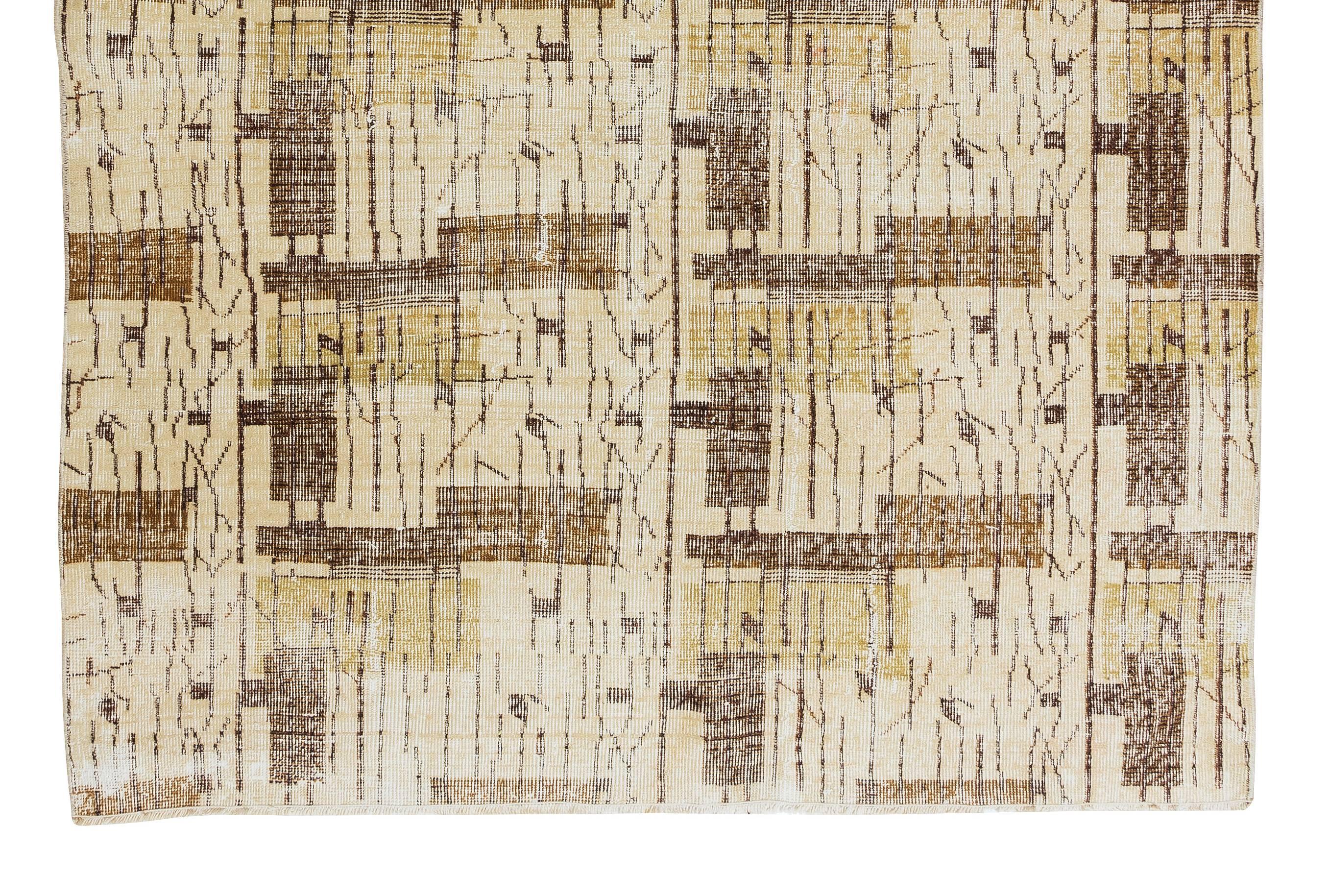 Tessuto a mano 5x6.6 Ft Mid Century Modern Vintage Tappeto turco fatto a mano disegnato da Zeki Muren in vendita