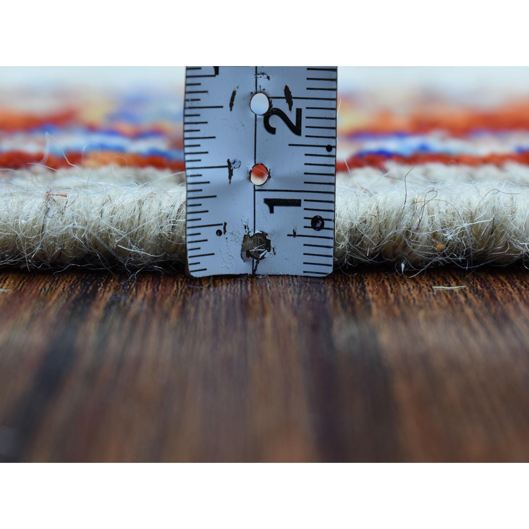 Alfombra de lana pura anudada a mano Baluch afgana colorida de diseño tribal marfil 5'x6'7 Anudado a mano en venta