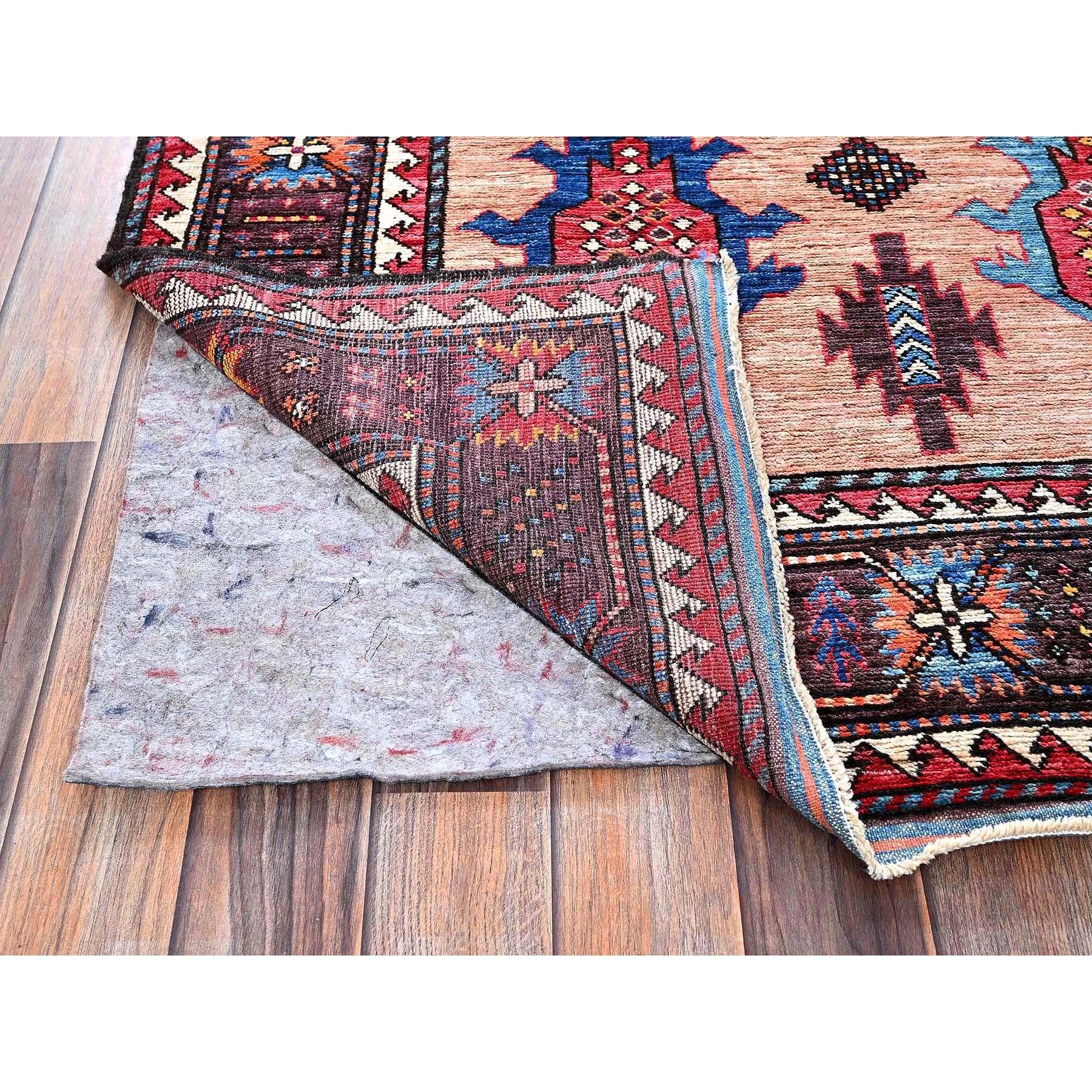 Kazako Tappeto Peach Afghan Ersari Caucasian Design Revival annodato a mano, interamente in lana. in vendita