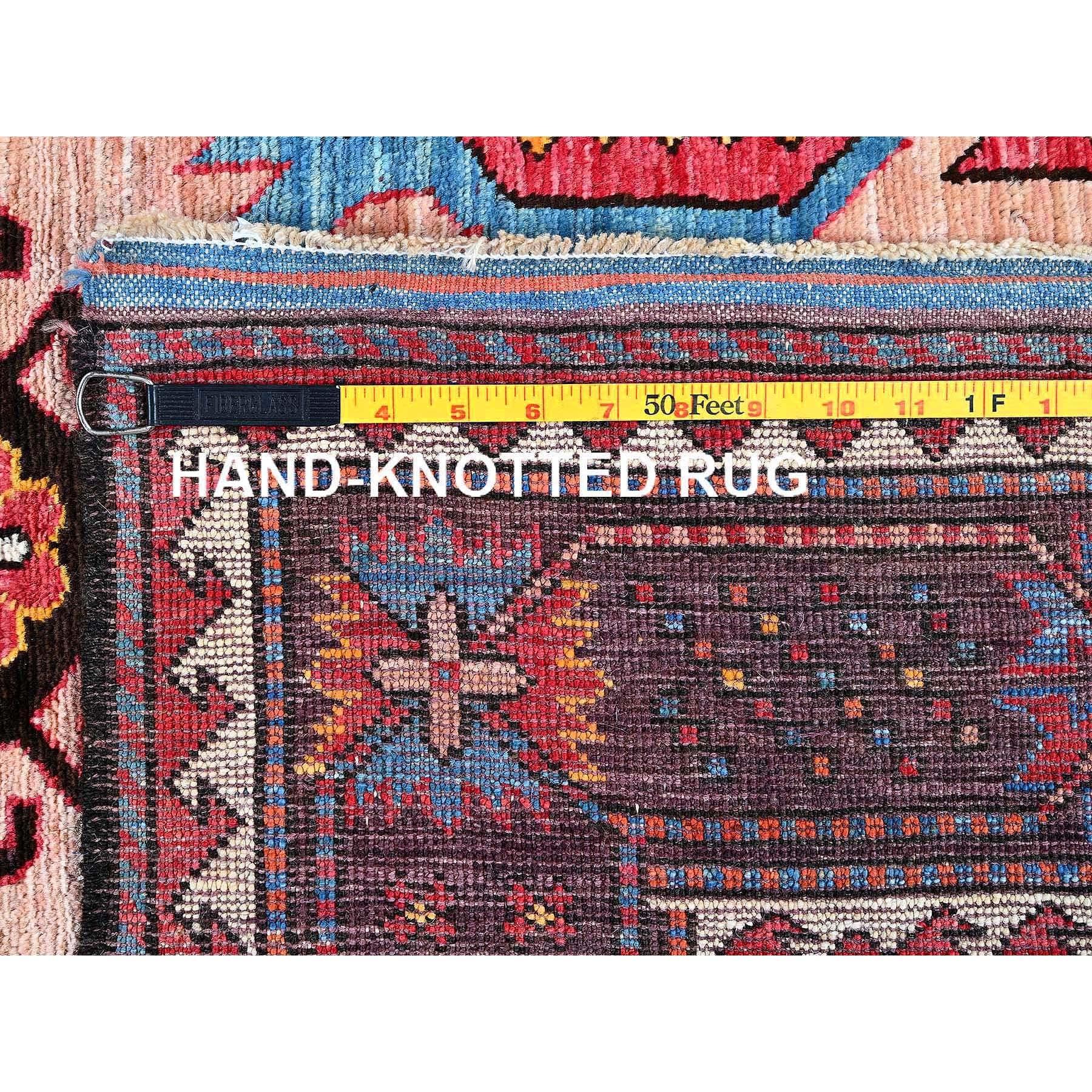 XXI secolo e contemporaneo Tappeto Peach Afghan Ersari Caucasian Design Revival annodato a mano, interamente in lana. in vendita