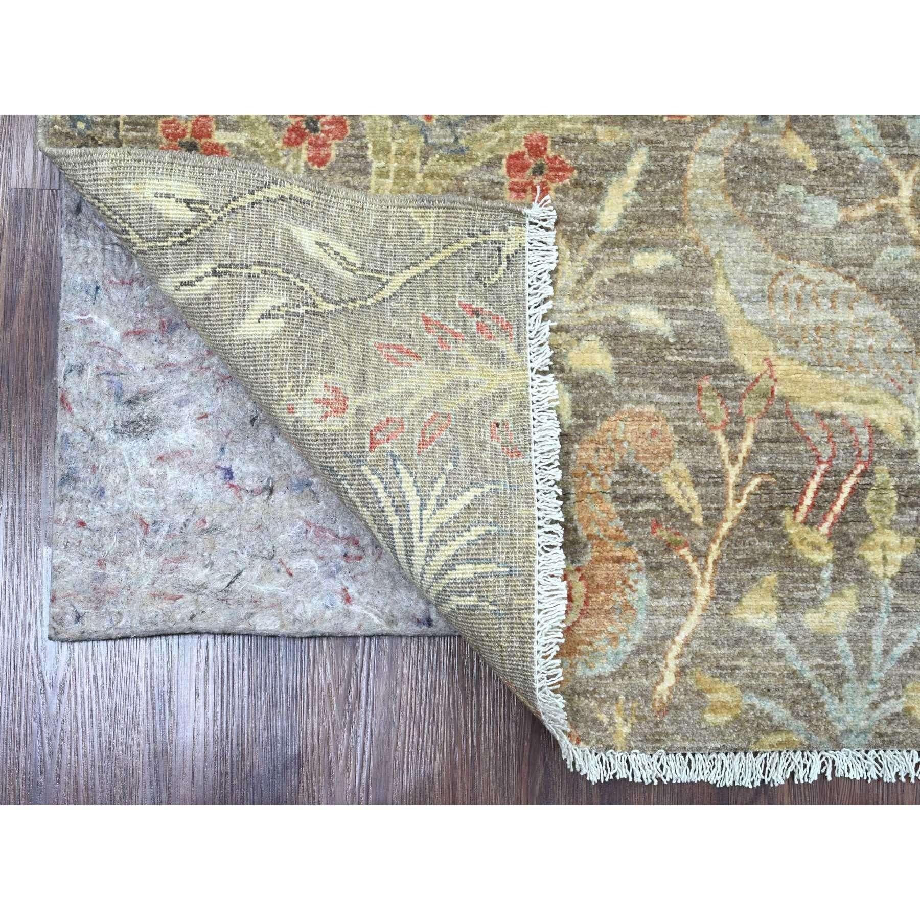 Coffee Brown, Afghan Peshawar with Birds of Paradise Design, Soft Wool, Hand Knotted, Natural Dyes, Oriental Rug
Matières premières : Laine
Latex : Pas de poils 
hauteur : 0,25 pouces
Style : Transitionnel
Couleur primaire : marron
Couleurs