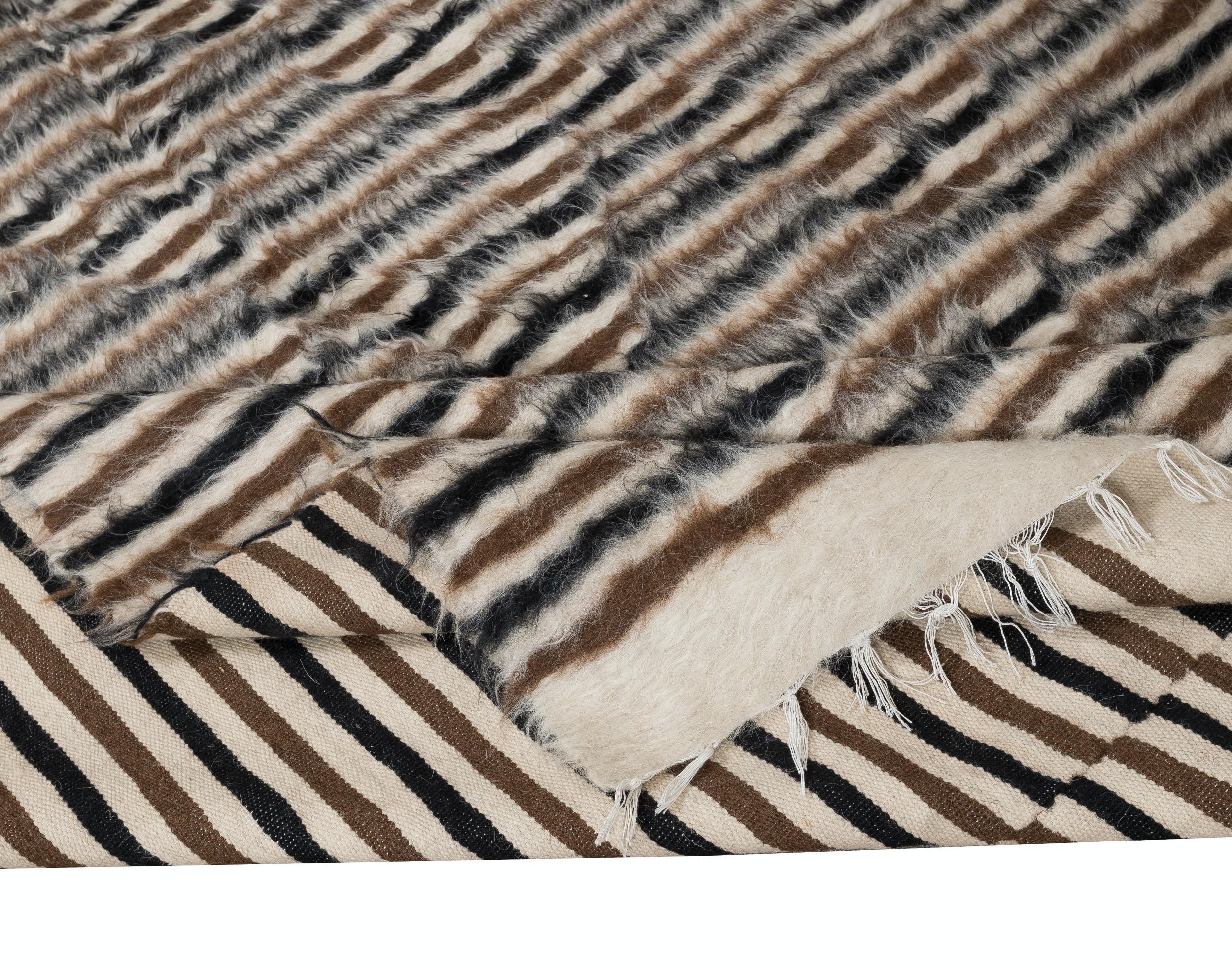 Turkish 5x6.8 Ft Flatweave Wool Kilim Rug. Siirt Blanket. New Bed Cover. Wall Hanging For Sale