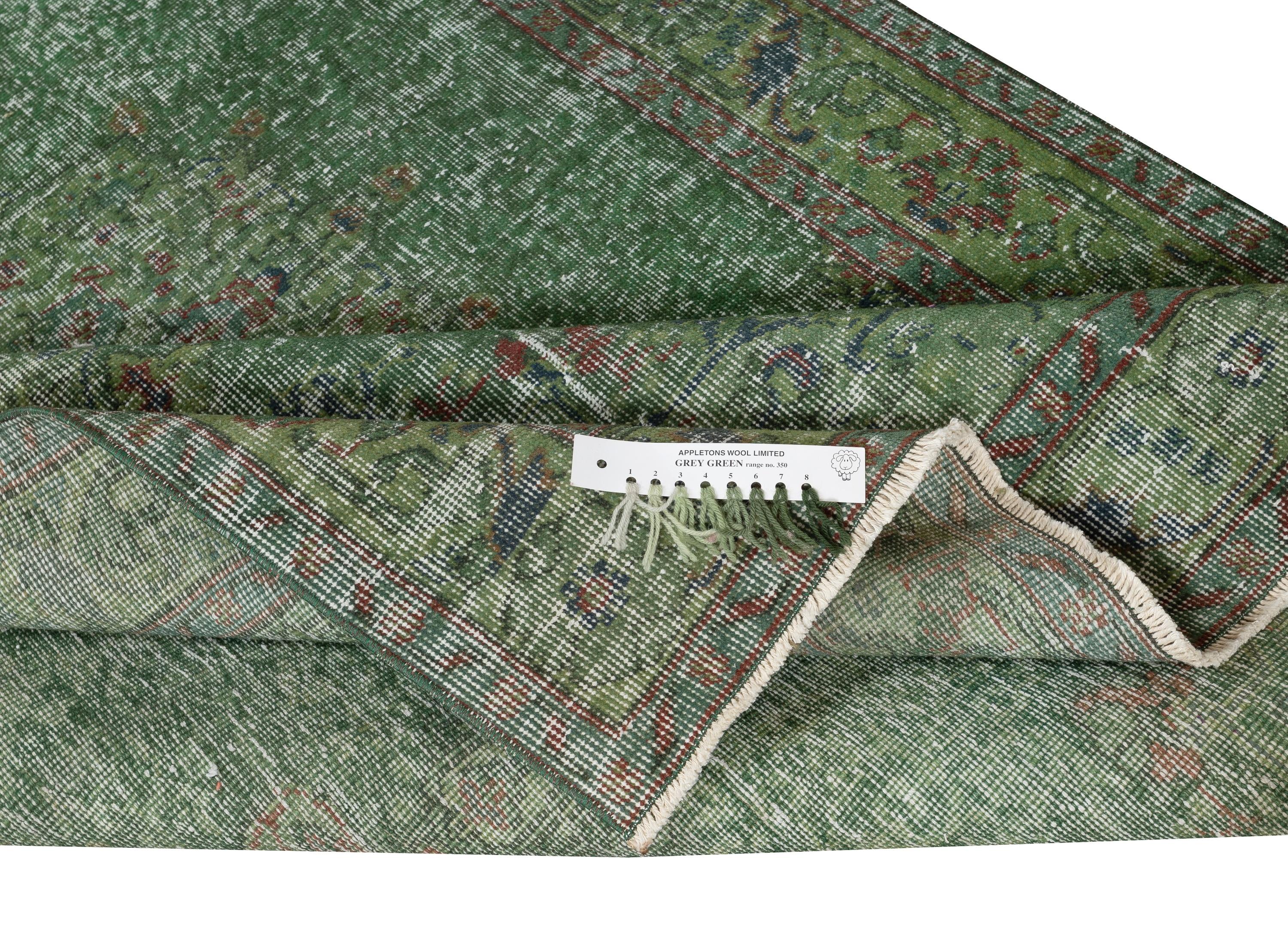 5x6.8 Ft handgeknüpfter türkischer Vintage-Teppich in Grün gefärbt für moderne Innenräume (Moderne) im Angebot