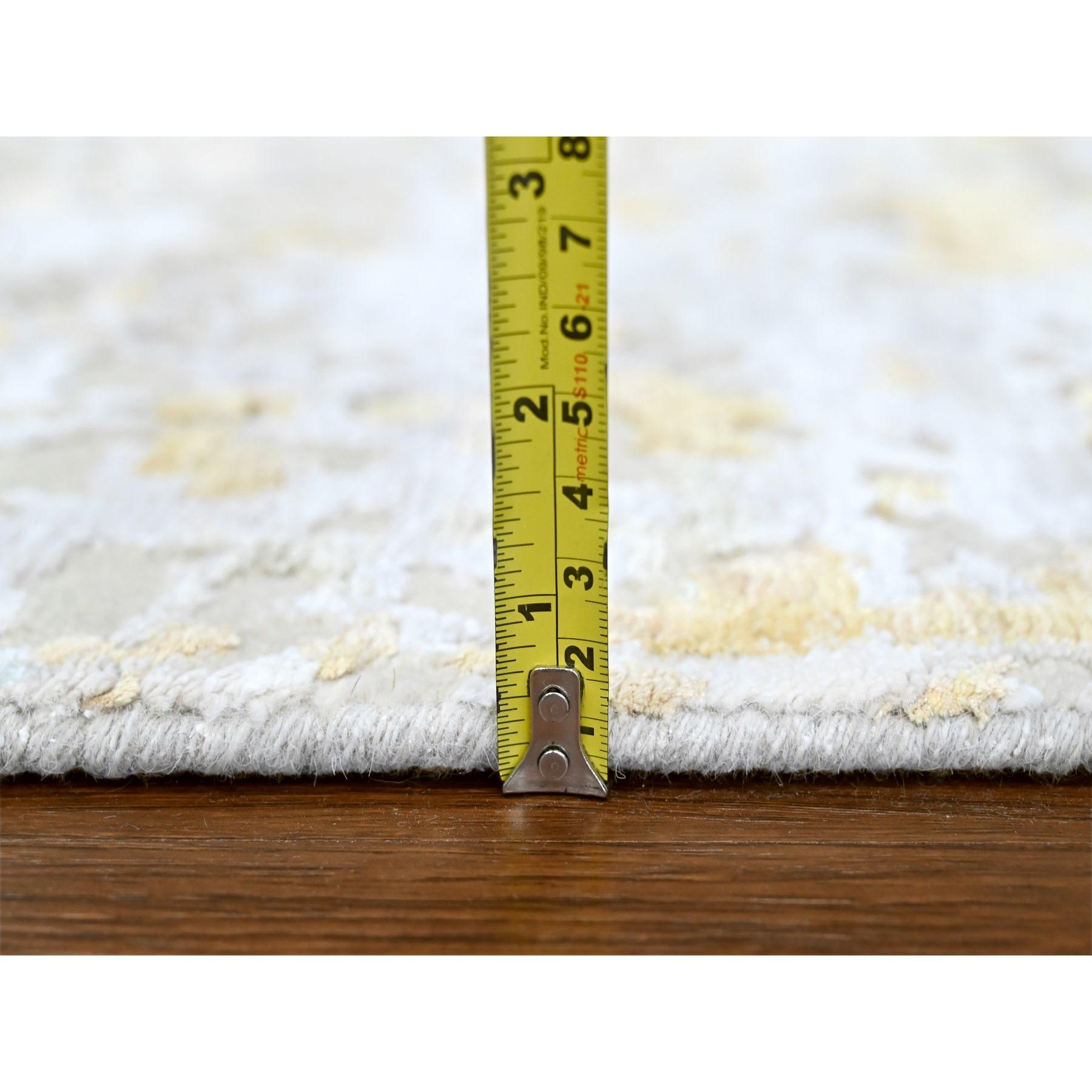 Contemporary 5'x7' Beige with Gold Hand Knotted Abstract Design Wool-Silk Oriental Rug For Sale