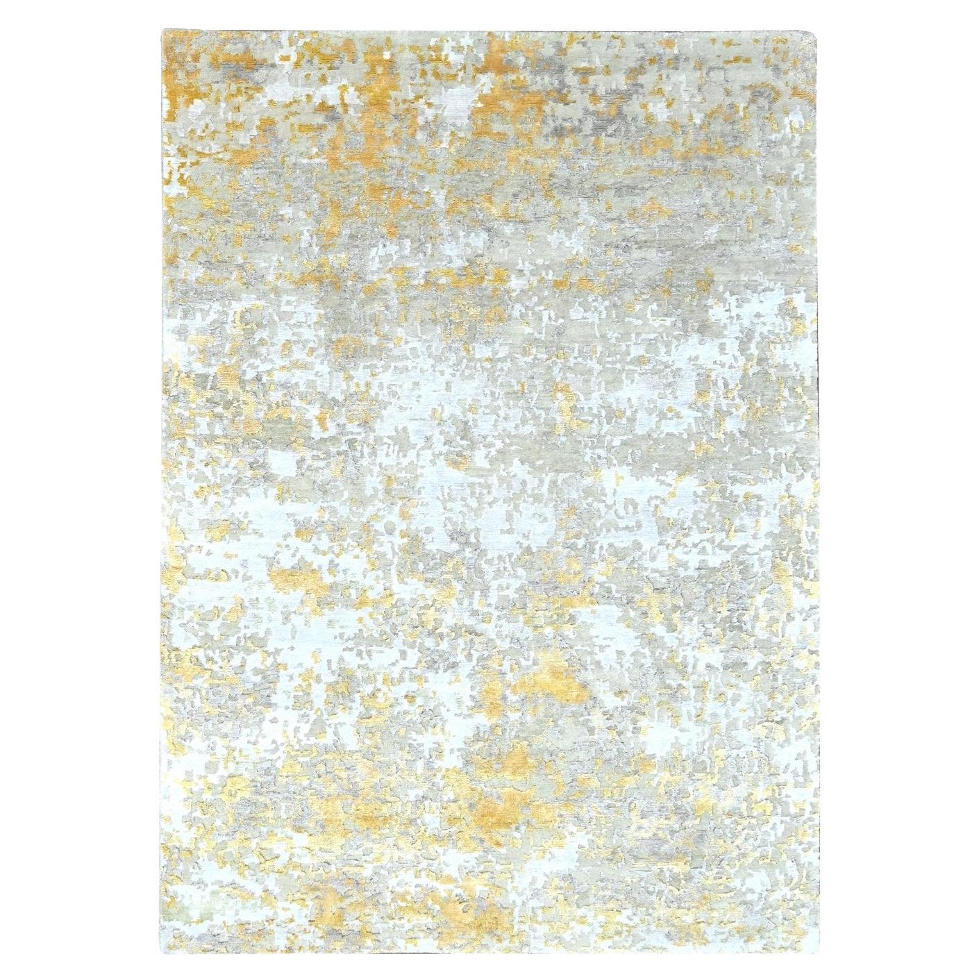 5'x7' Beige with Gold Hand Knotted Abstract Design Wool-Silk Oriental Rug For Sale