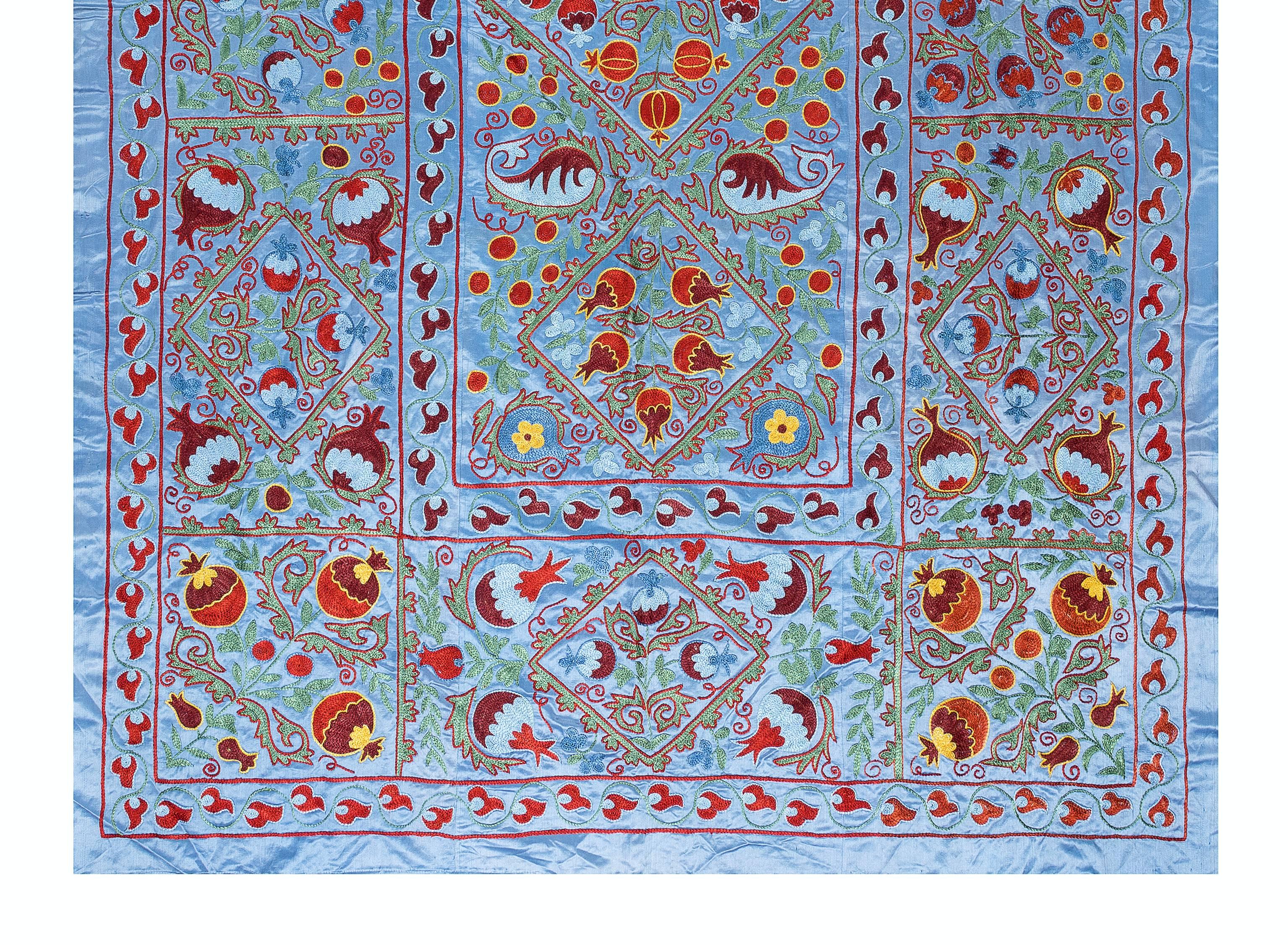 5x7 Ft 100% Silk Suzani Bed Cover, Vintage Uzbek Hand Embroidered Wall Hanging In Good Condition In Philadelphia, PA