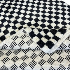 5 x 7 Fuß großer, handgeknüpfter türkischer Tulu-Teppich mit Schachbrettmuster in Schwarz und Elfenbein, 100 % Wolle
