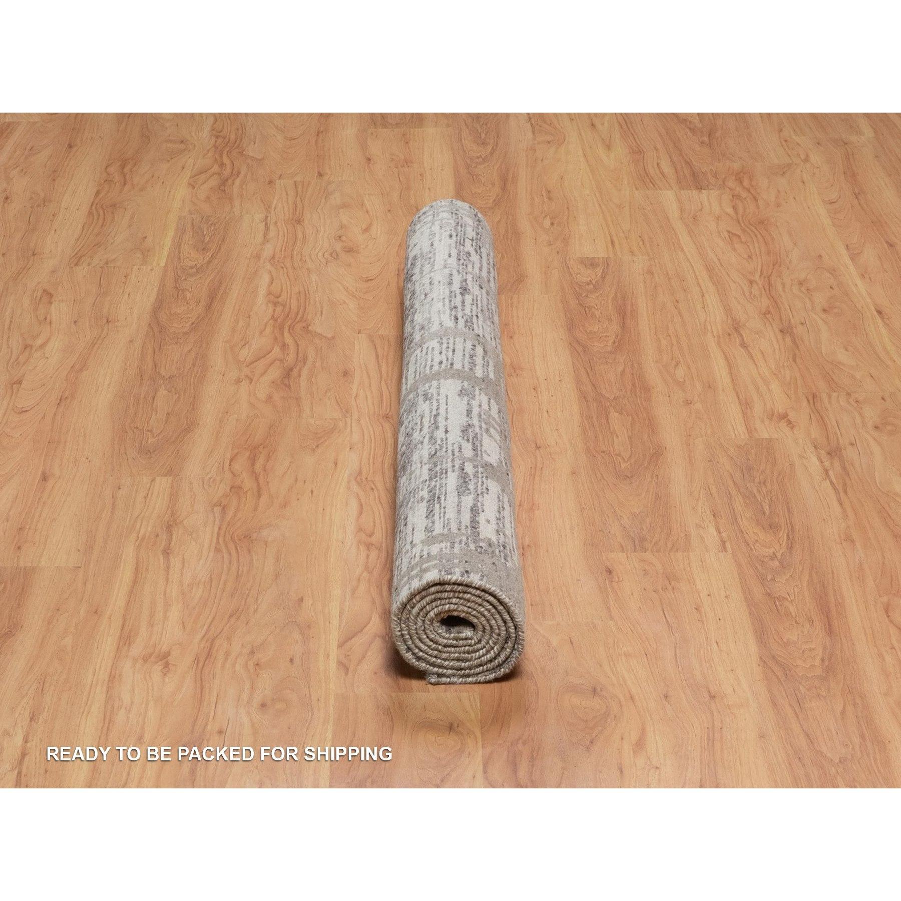 5'x7' Grau Modern Criss Cross Erased Design Handgeknüpft Natürliche Wolle Teppich (21. Jahrhundert und zeitgenössisch) im Angebot