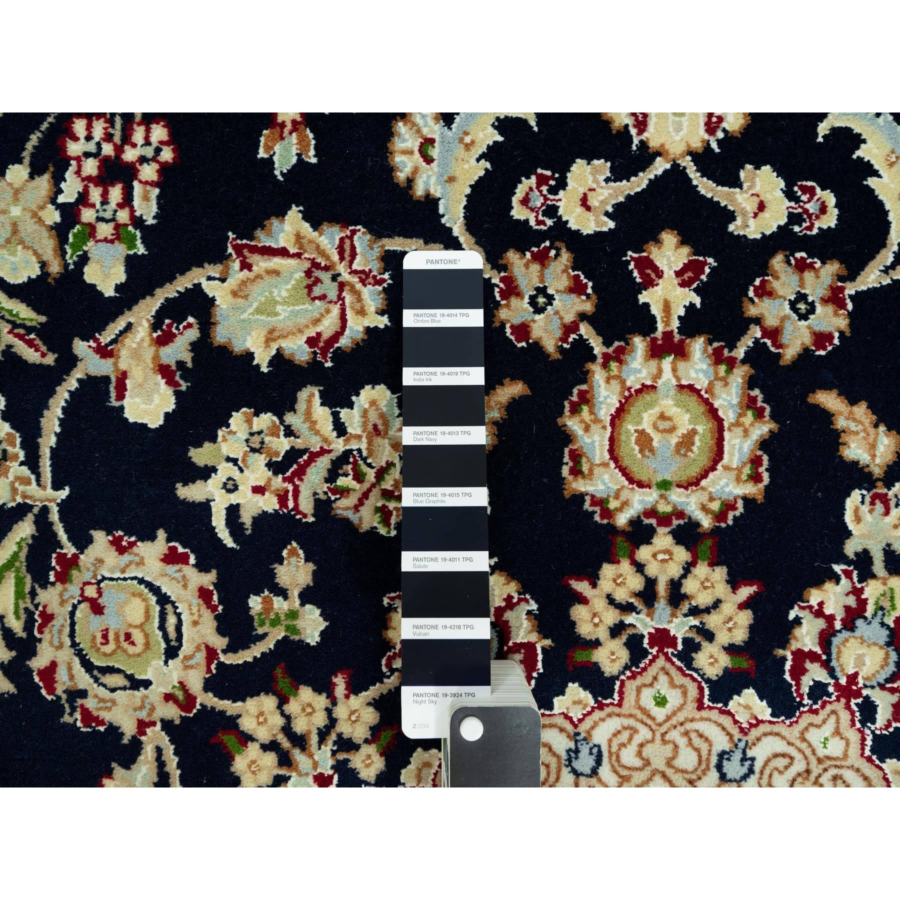 Alfombra oriental de lana orgánica con diseño floral anudado a mano Hague Azul Nain de 5 x 7 pies Indio en venta