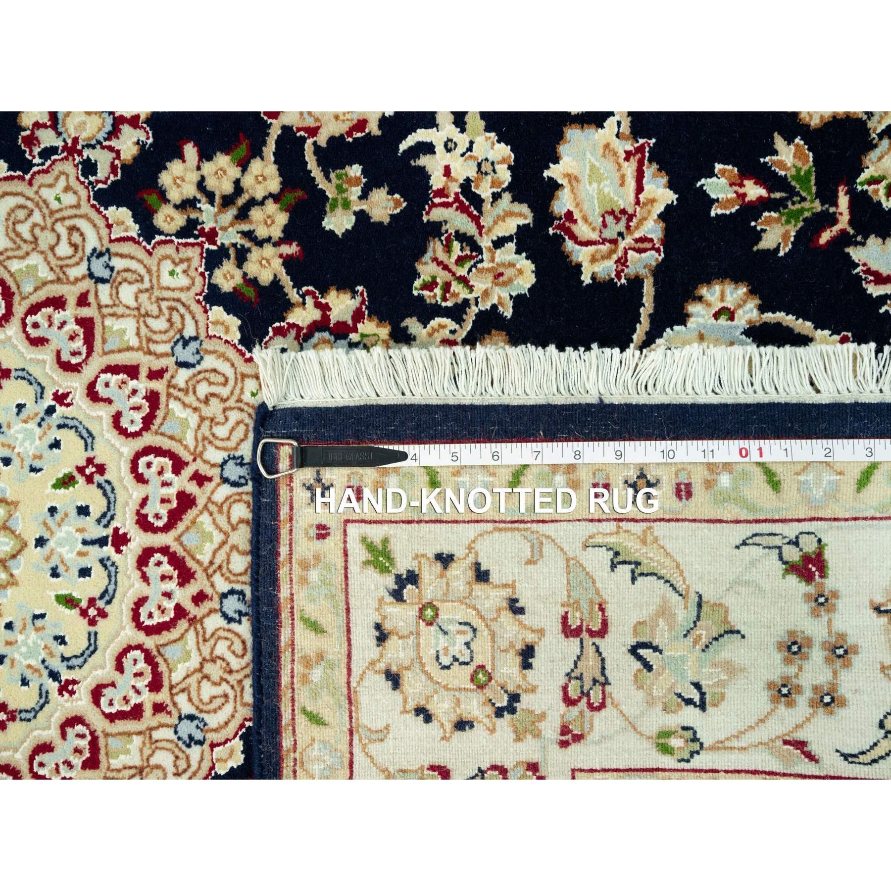 Alfombra oriental de lana orgánica con diseño floral anudado a mano Hague Azul Nain de 5 x 7 pies Lana en venta