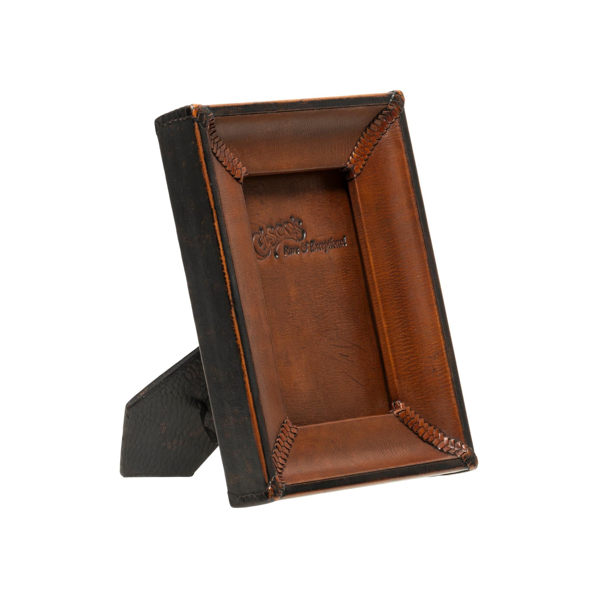 Cadre de table 5x7 moyen en cuir brun et noir - The Artisan en vente 3