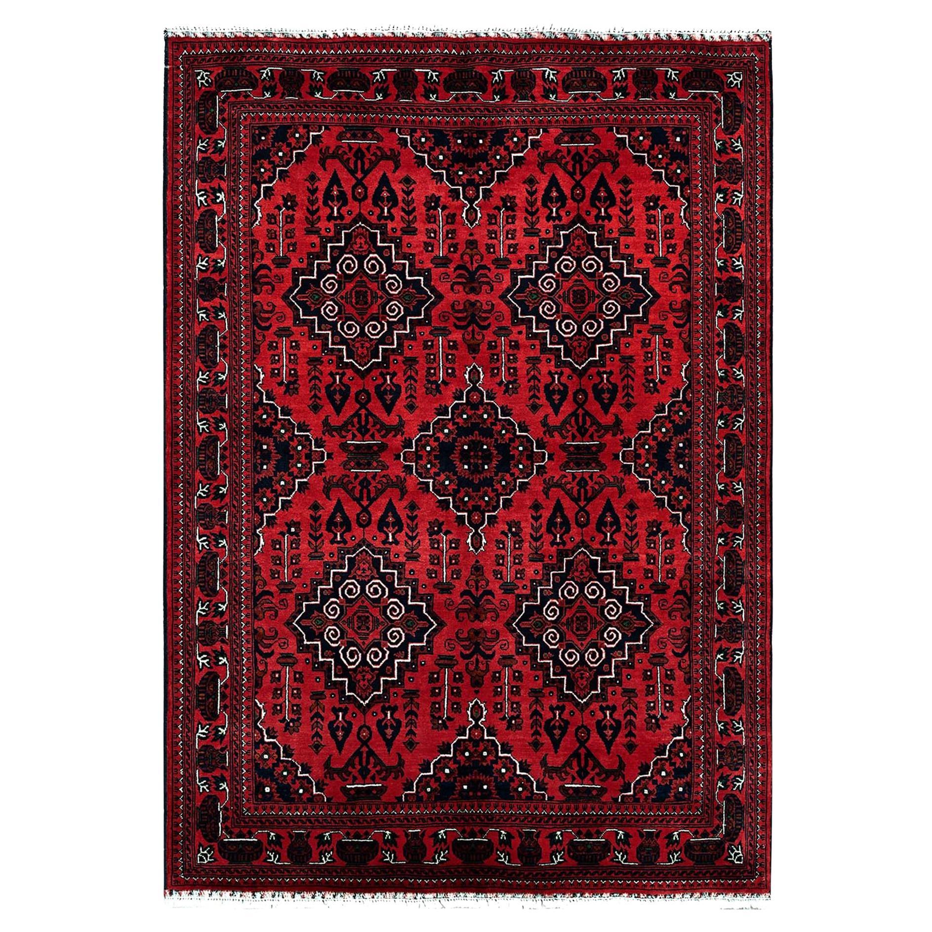 5
x7
 Alfombra de lana afgana roja anudada a mano Khamyab con diseño geométrico de medallones en venta