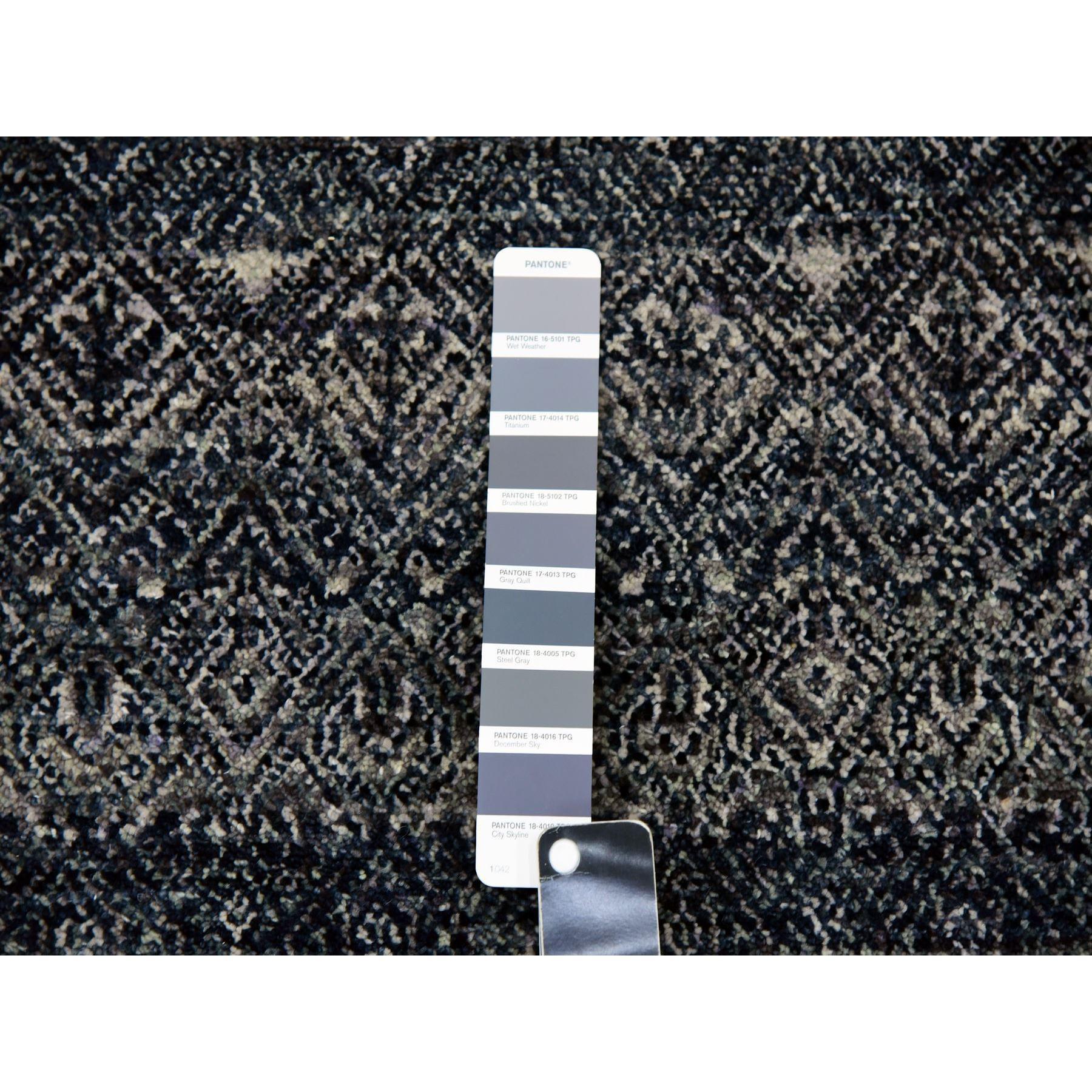 Alfombra Oriental de Lana Gris Anudada a Mano con Forma de Diamante y Diseño Repetitivo 5'x7'1 Indio en venta
