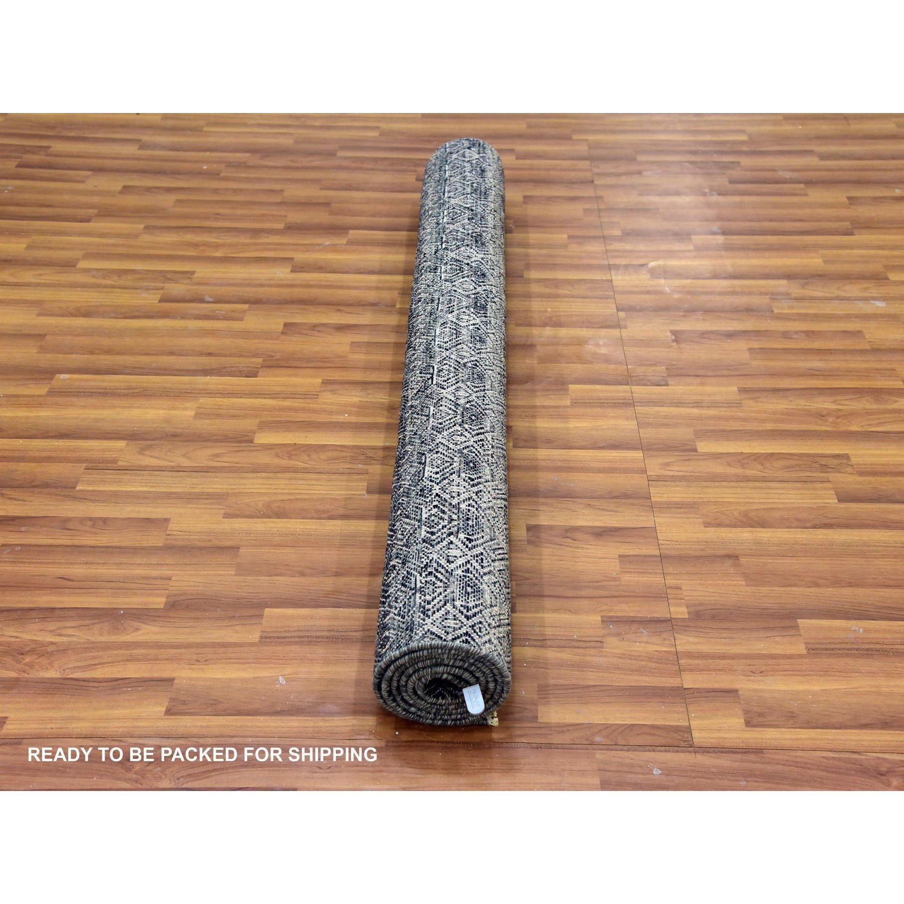 Alfombra Oriental de Lana Gris Anudada a Mano con Forma de Diamante y Diseño Repetitivo 5'x7'1 Anudado a mano en venta