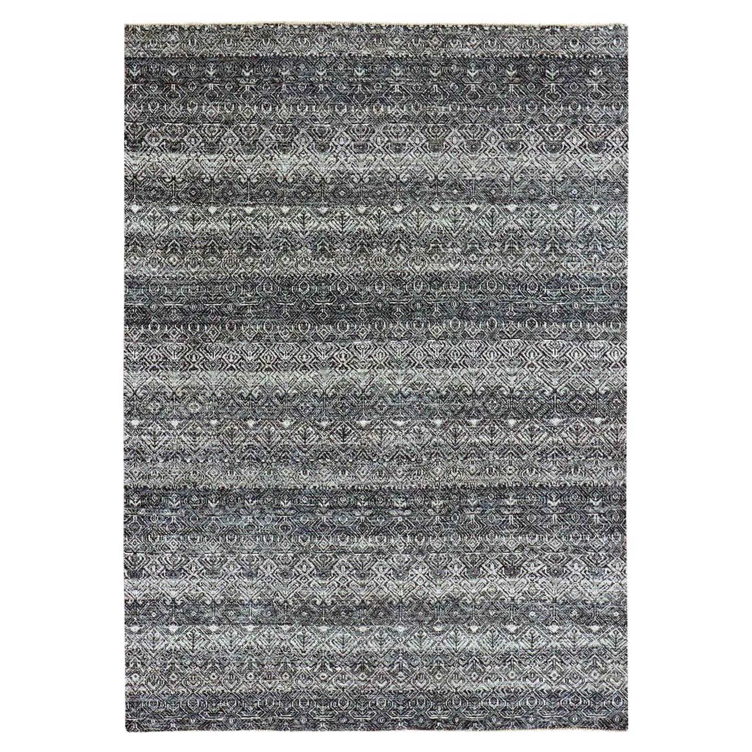 5'x7'1" Grauer handgeknüpfter Teppich in Rautenform mit sich wiederholendem Design aus Wolle Orientteppich
