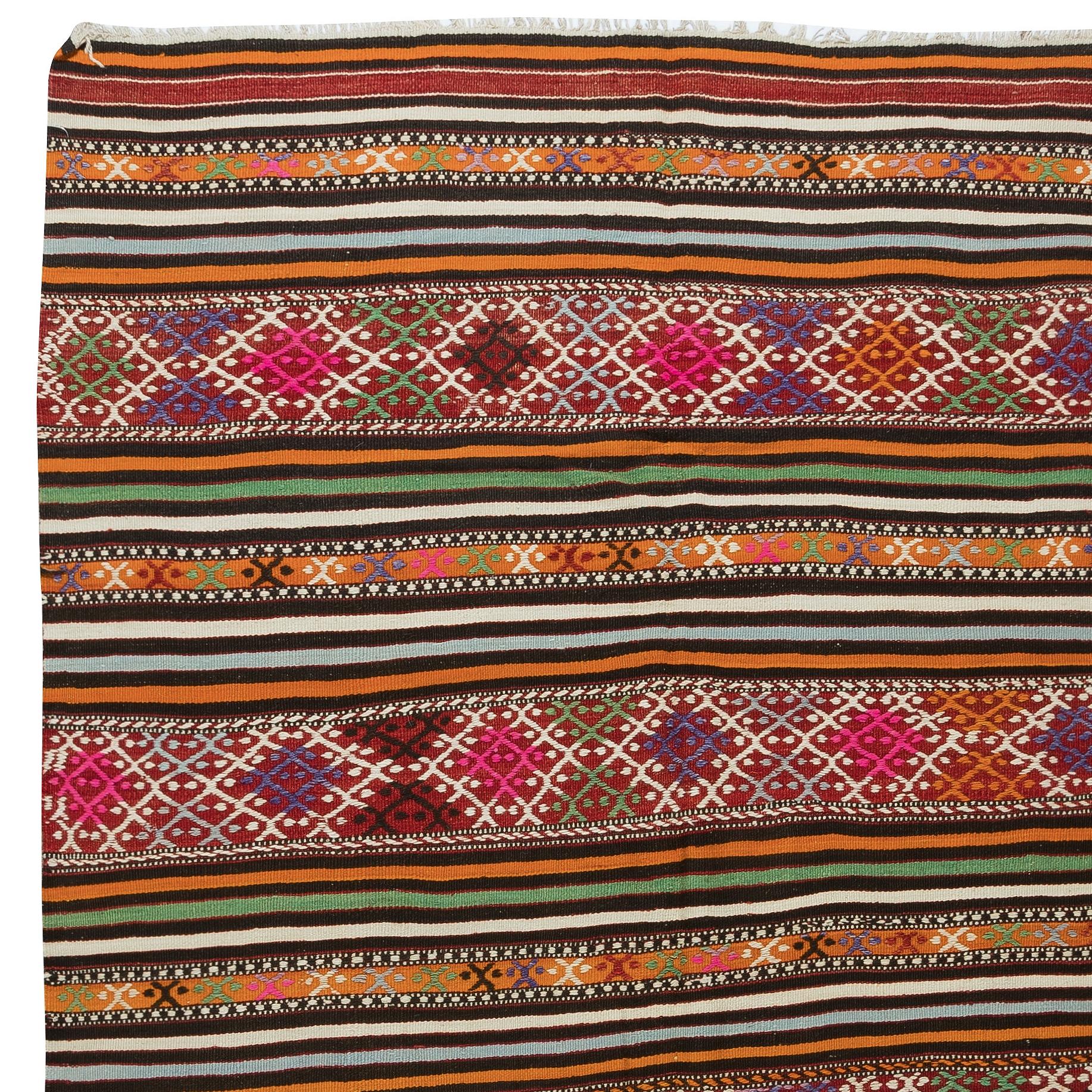 5x7.6 Ft Mehrfarbiger handgefertigter Kelim-Teppich aus Zentralasien, Türkei, 1970er Jahre (Handgewebt) im Angebot