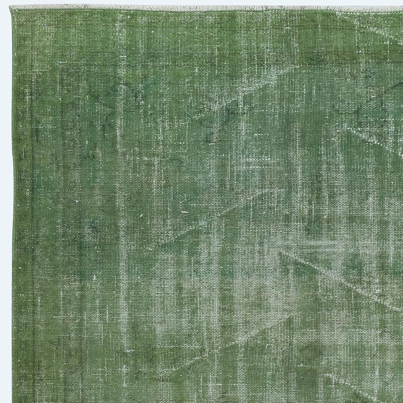 Turc 5x7.7 Ft Modern Handmade Wool Area Rug Overdyed in Green, Distressed Turkish Rug (tapis turc en détresse) en vente