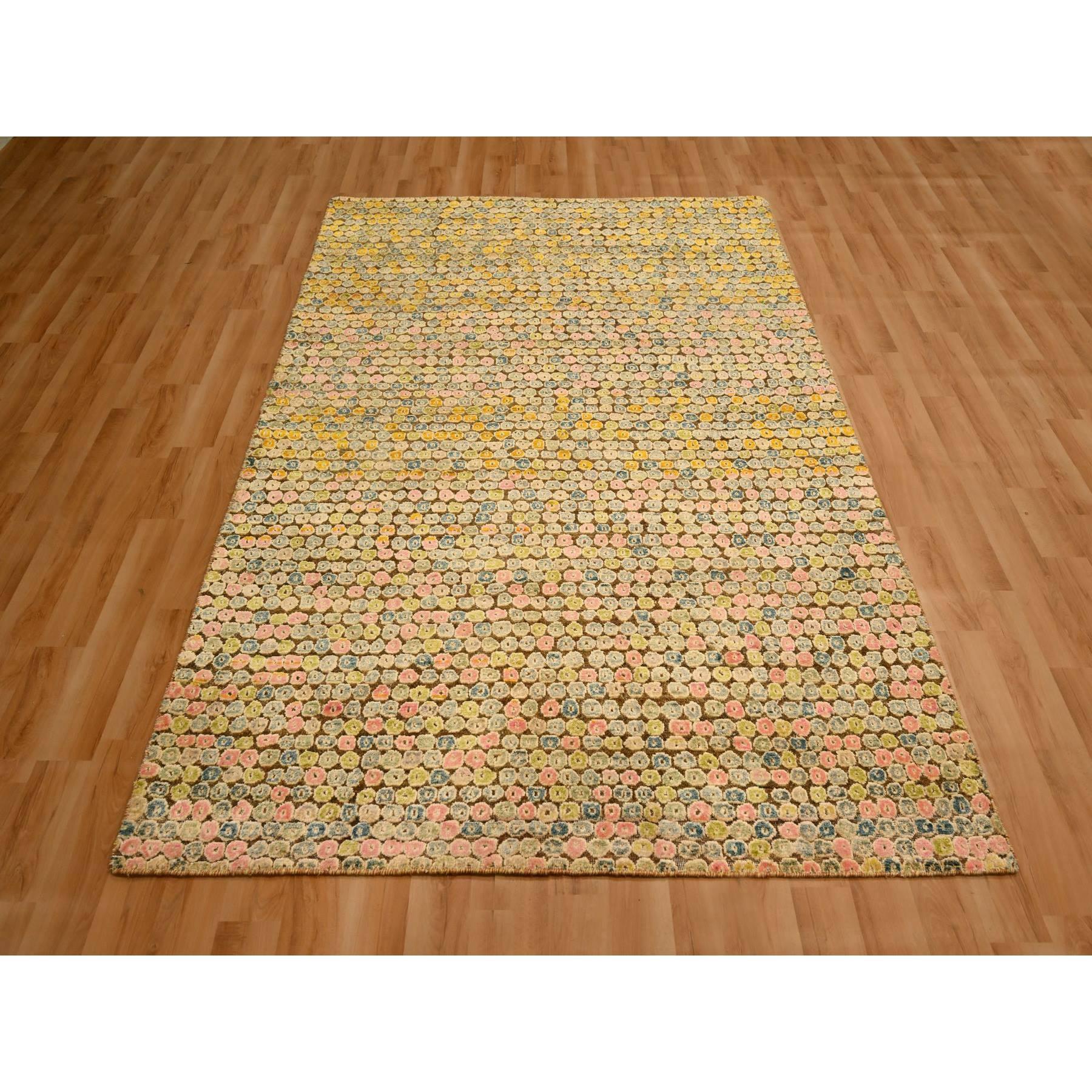 Amarillo Dorado, LOS BOTONES, Seda Sari, Anudada a Mano, Suave al Tacto, Alfombra Oriental
Materiales primarios: Seda Sari
Látex: No Pila h
ocho: 0,25 Pulgadas
Estilo: Contemporáneo
Color principal: Amarillo
Colores secundarios: Azul, Rosa,