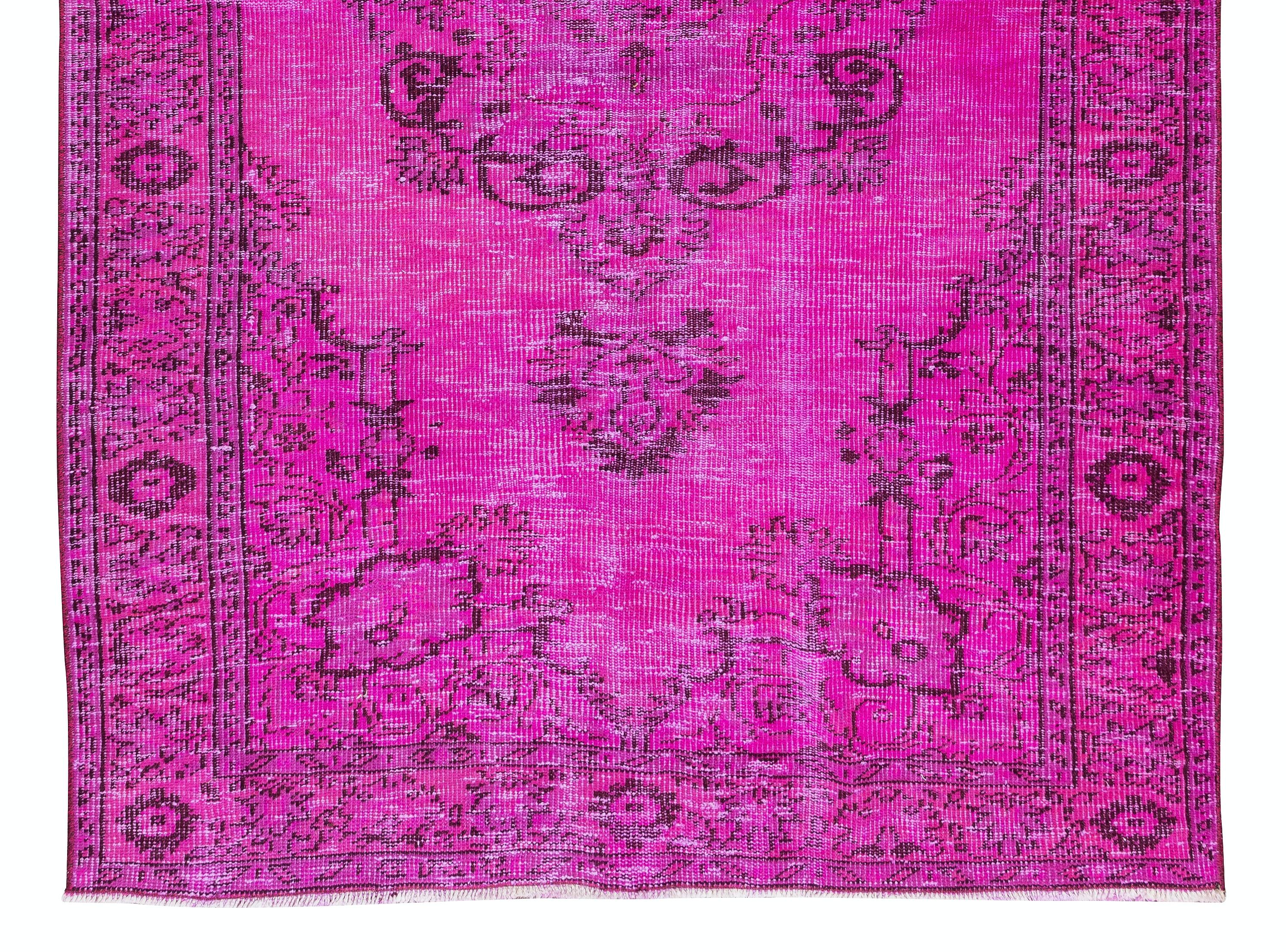 Handgefertigter türkischer Teppich, 5x7,8 Ft, Fuchsiarosa Teppich, Teppich mit Bodenbezug aus Wolle (Handgeknüpft) im Angebot