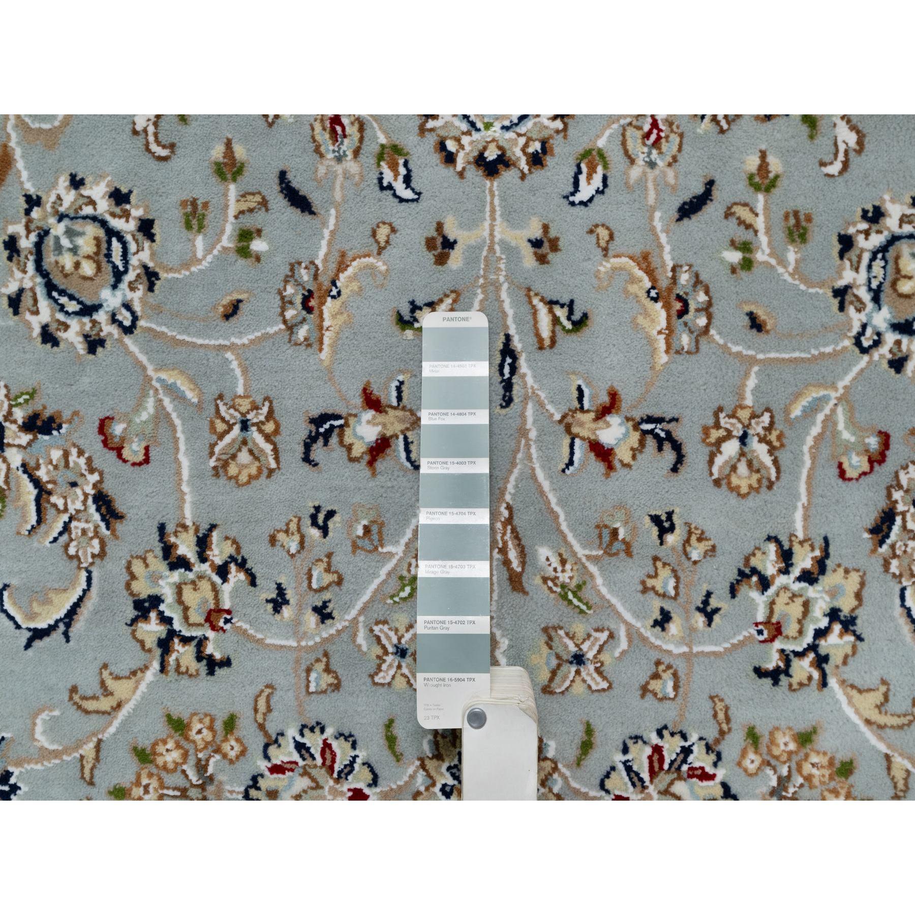 Indiano 5'x8' Beau Tappeto blu in lana e seta Nain con design floreale annodato a mano in vendita