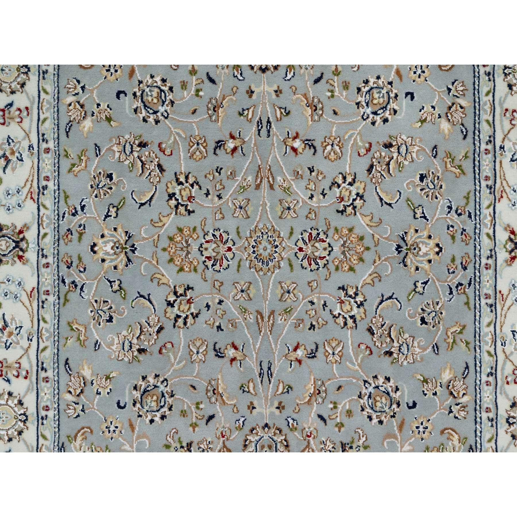 Annodato a mano 5'x8' Beau Tappeto blu in lana e seta Nain con design floreale annodato a mano in vendita