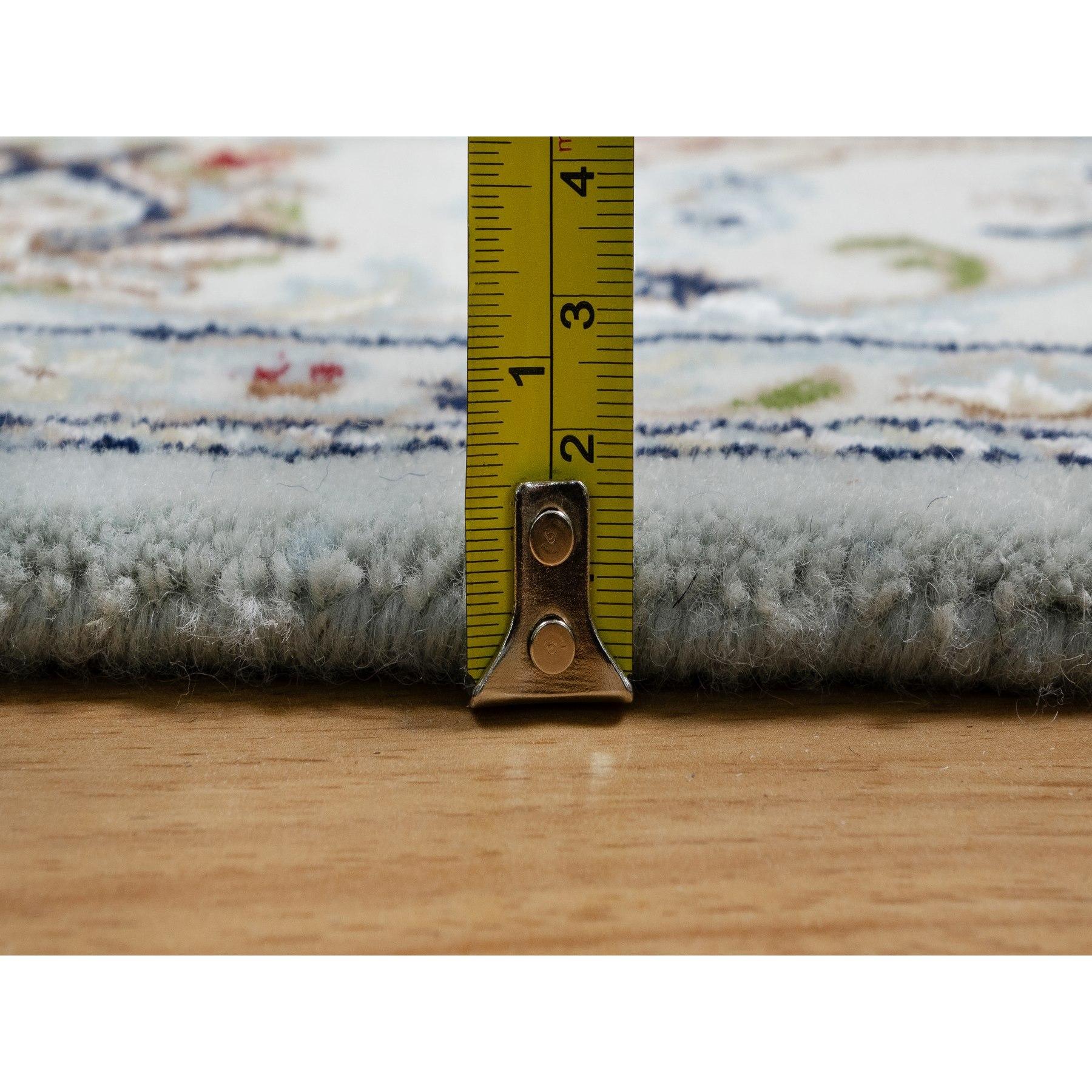 XXI secolo e contemporaneo 5'x8' Beau Tappeto blu in lana e seta Nain con design floreale annodato a mano in vendita