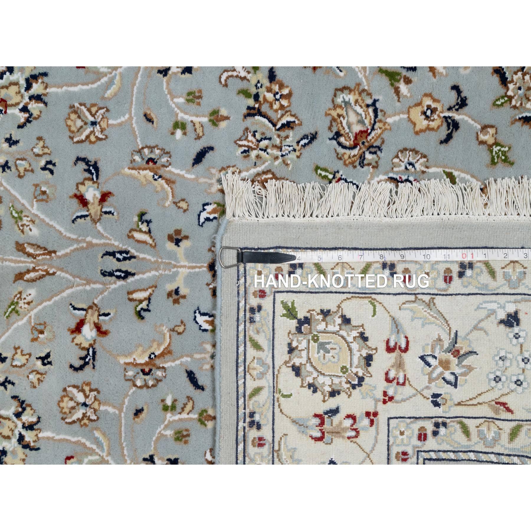 Seta 5'x8' Beau Tappeto blu in lana e seta Nain con design floreale annodato a mano in vendita