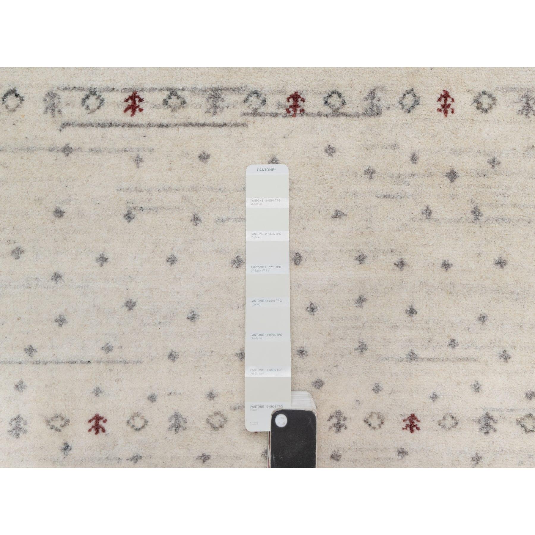 Alfombra de lana anudada a mano Lori Buft Gabbeh, diseño moderno, blanco, gasa 5'x8 Indio en venta