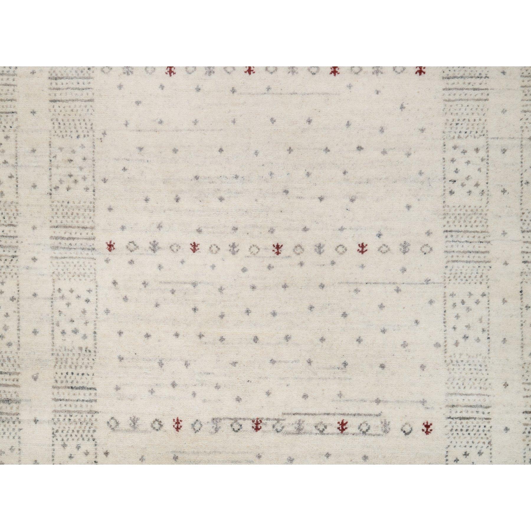 Alfombra de lana anudada a mano Lori Buft Gabbeh, diseño moderno, blanco, gasa 5'x8 Anudado a mano en venta