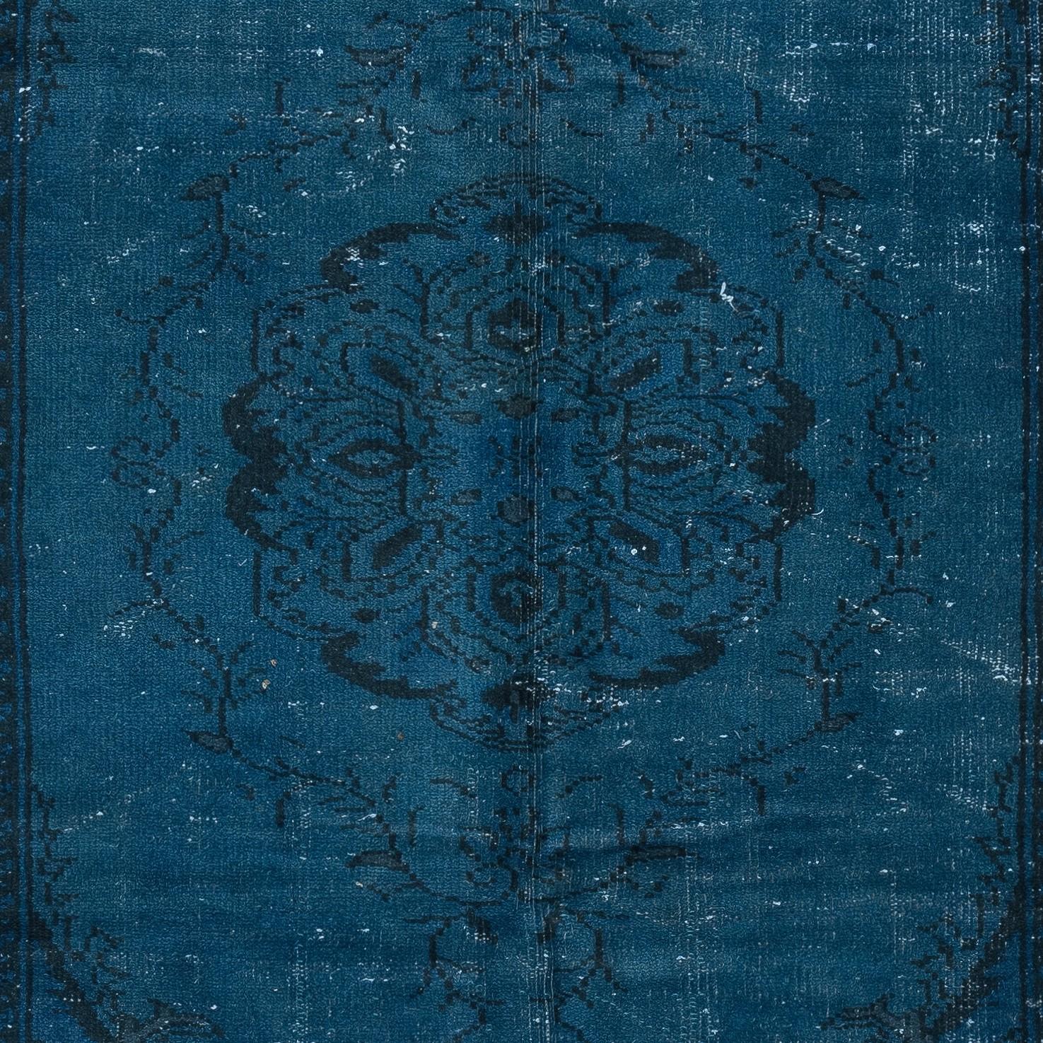 Alfombra turca de inspiración china Art Decó de 5x8 pies, hecha a mano, de color azul oscuro Anudado a mano en venta