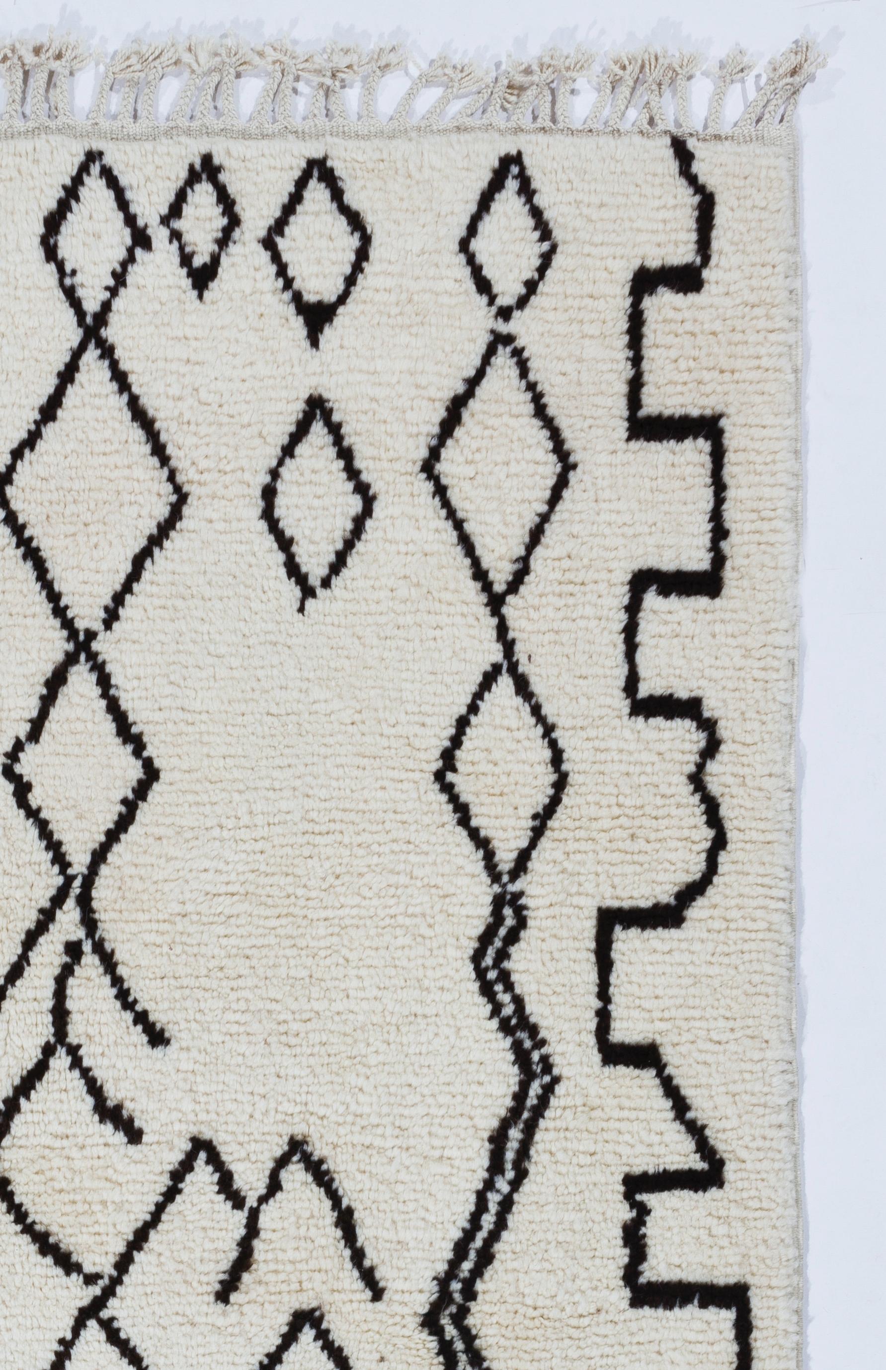 Modern Contemporary Moroccan Tulu Rug, 100% Undyed Wool, Custom Options Available For Sale