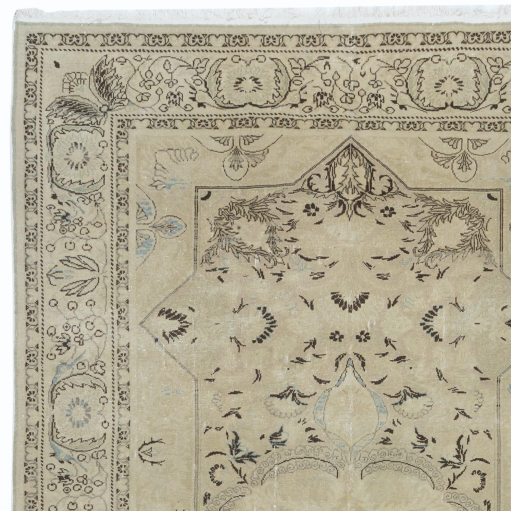 5x8 Ft Bauernhaus-Dekor Vintage Handgefertigter Vintage-Teppich in Beige, sonnenverblasener Anatolischer Teppich (Türkisch) im Angebot