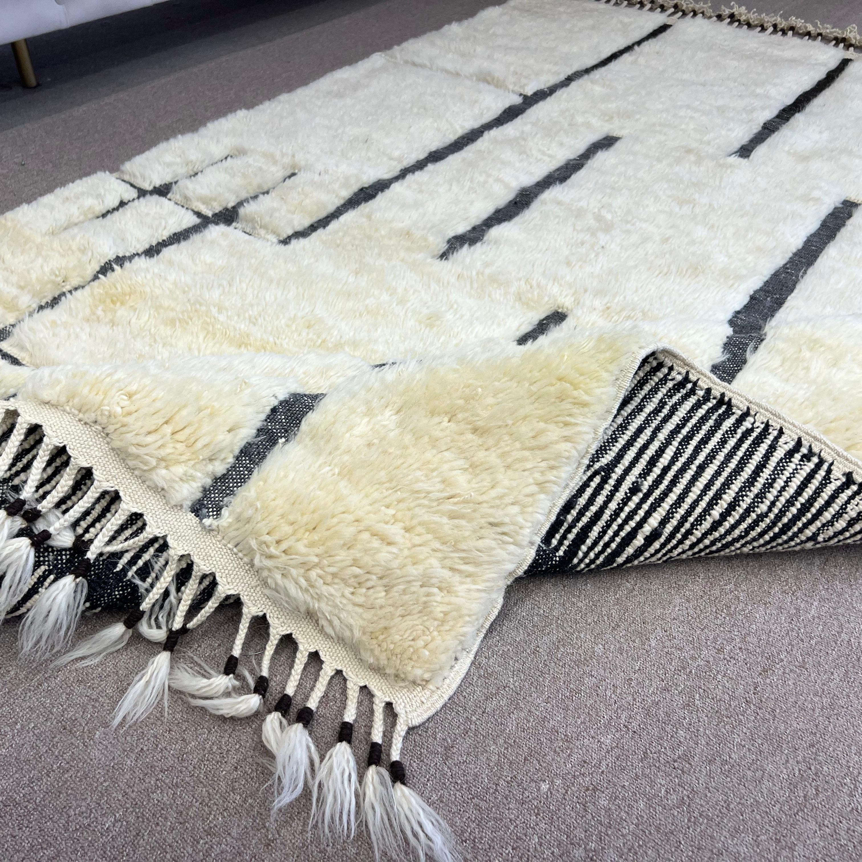 5x8 Ft Handmade Moroccan Style Tulu Rug. 100% Wool. Custom Options Available In New Condition For Sale In Spring Valley, NY