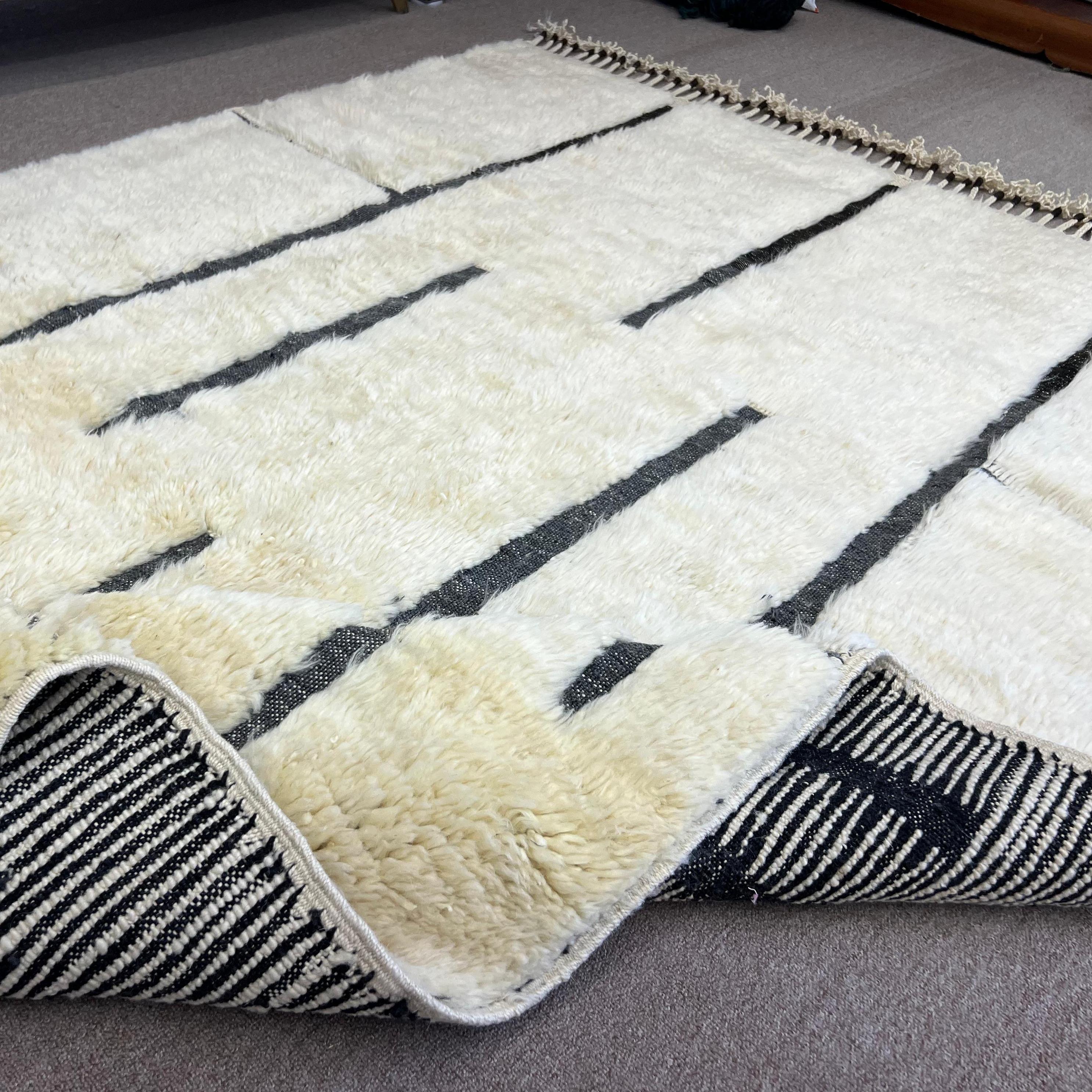 Contemporary 5x8 Ft Handmade Moroccan Style Tulu Rug. 100% Wool. Custom Options Available For Sale
