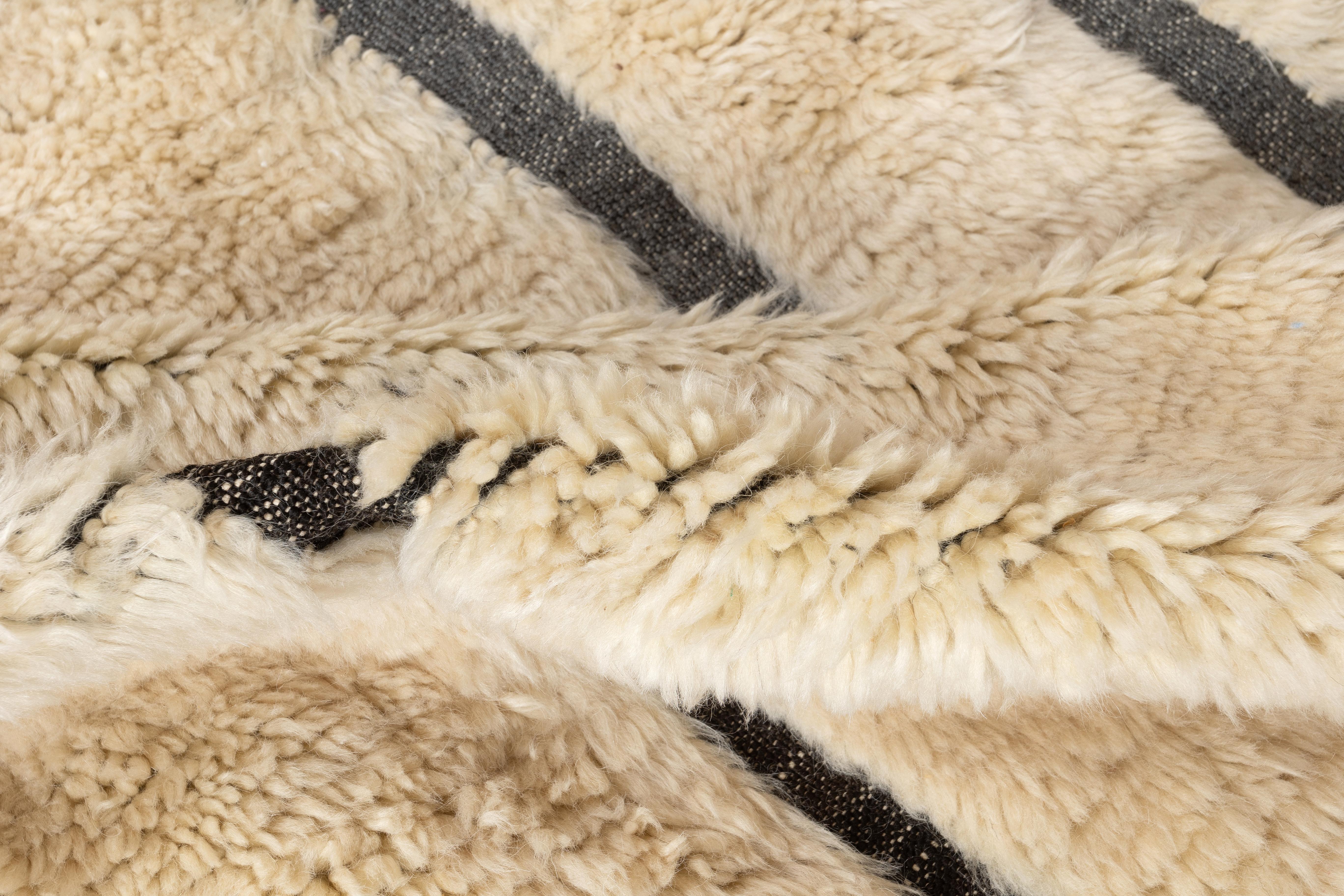 5x8 Ft Hand-knotted Moroccan Style Tulu Rug with Fringe. All Wool. Modern Carpet (Handgeknüpft) im Angebot