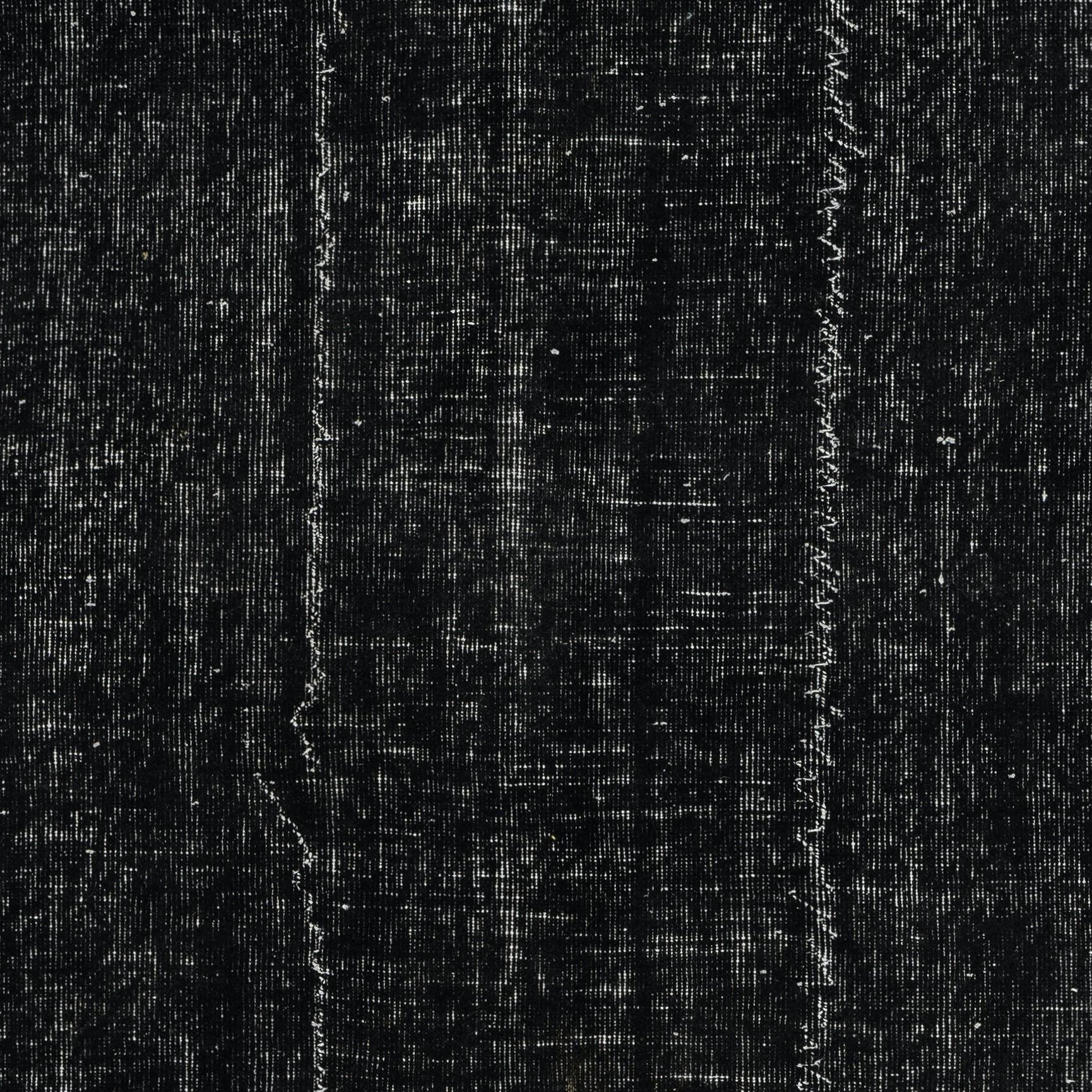 Handgefertigter türkischer Teppich 5x8 Ft. Schwarz gefärbter Vintage-Teppich für das Wohnzimmer (Türkisch) im Angebot