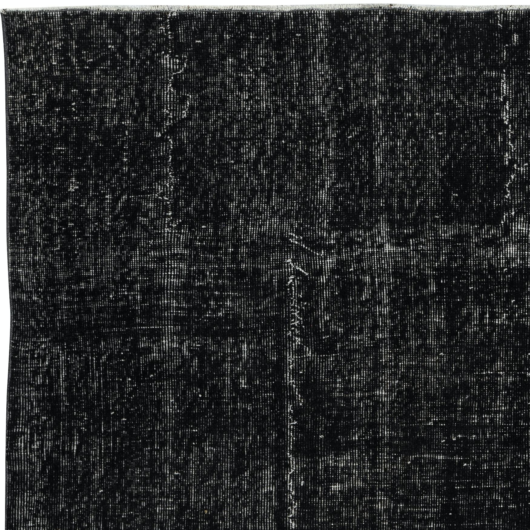 Handgefertigter türkischer Teppich 5x8 Ft. Schwarz gefärbter Vintage-Teppich für das Wohnzimmer (Handgeknüpft) im Angebot