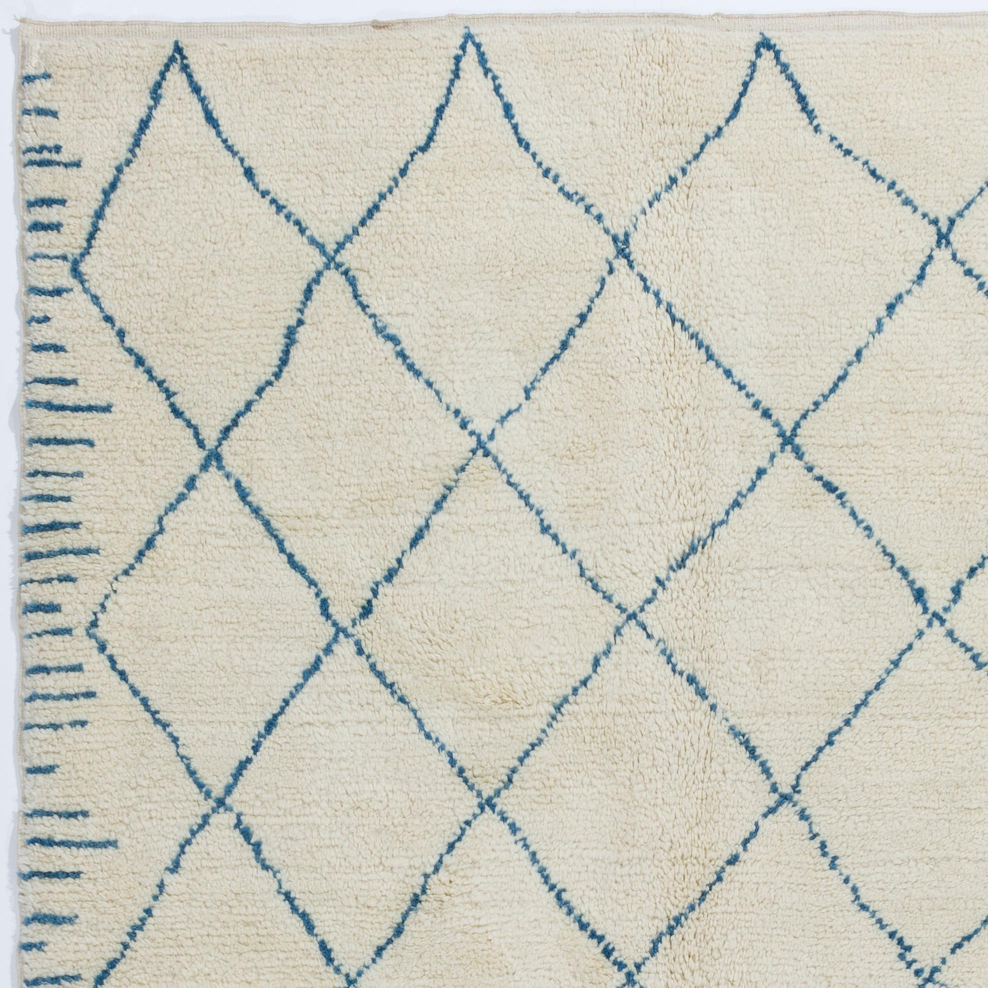 5x8 Ft Moroccan Rug in Ivory & Blue Colors, 100% Wool, Custom Options Available In New Condition For Sale In Philadelphia, PA