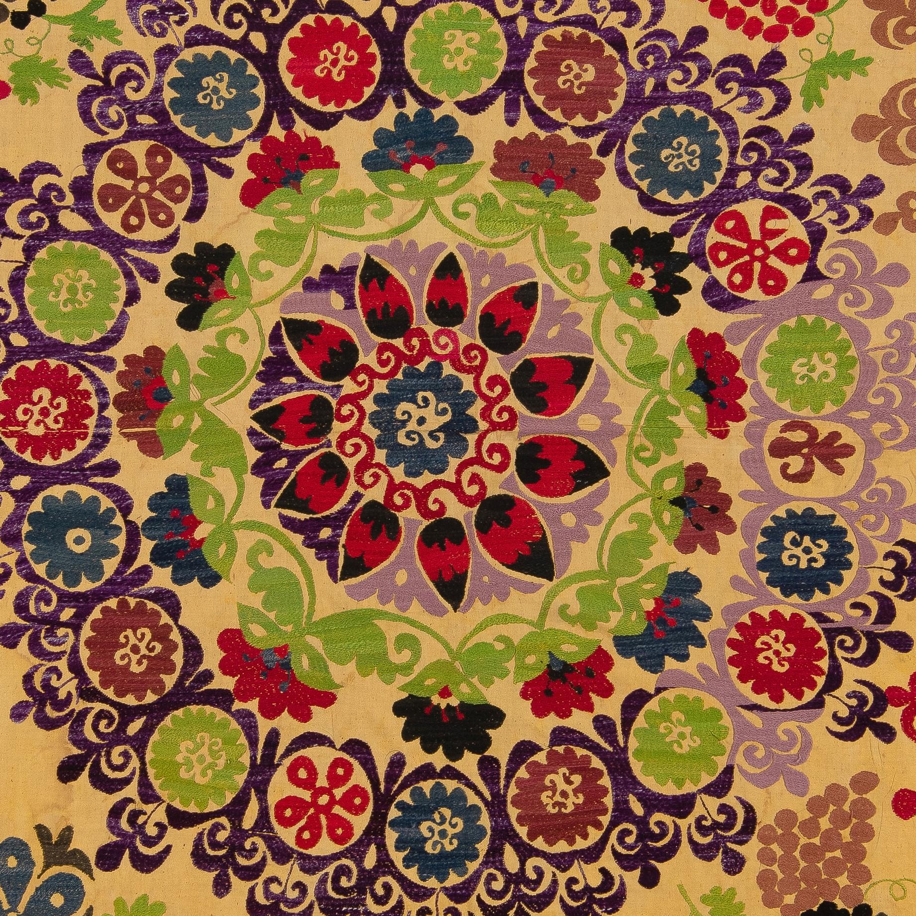 5x8 Ft Suzani 1979s Tapestry, Silk Embroidered Wall Hanging, Yellow Bedspread In Good Condition For Sale In Spring Valley, NY