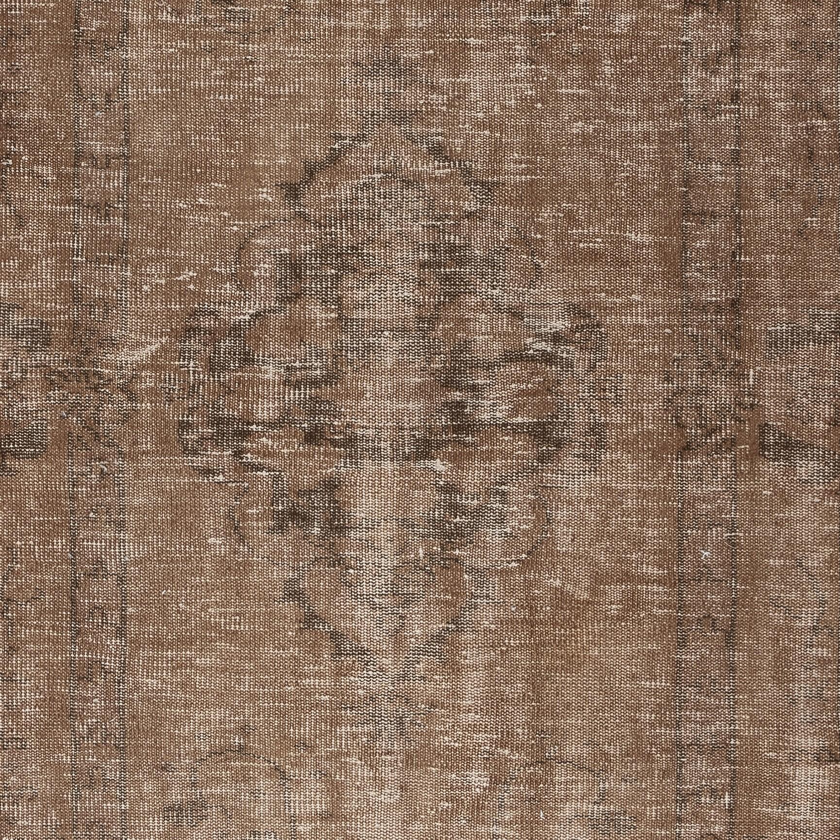 5x8 Ft Vintage Brown Wool Area Rug. Handgefertigter türkischer Teppich für A-Spaces (Türkisch) im Angebot