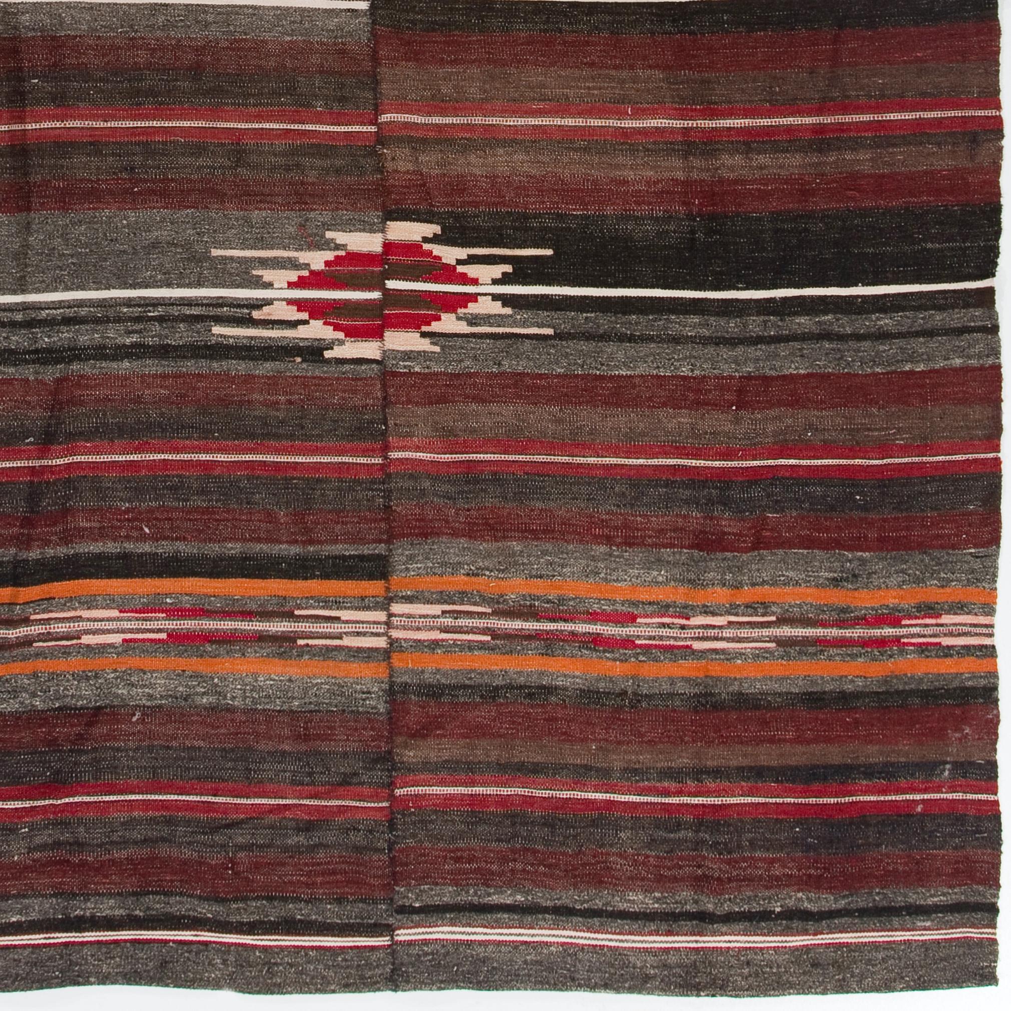 5x8 ft Vintage Handmade Turkish Kilim with Southwest Style, (FlatWeave) All Wool In Good Condition For Sale In Philadelphia, PA