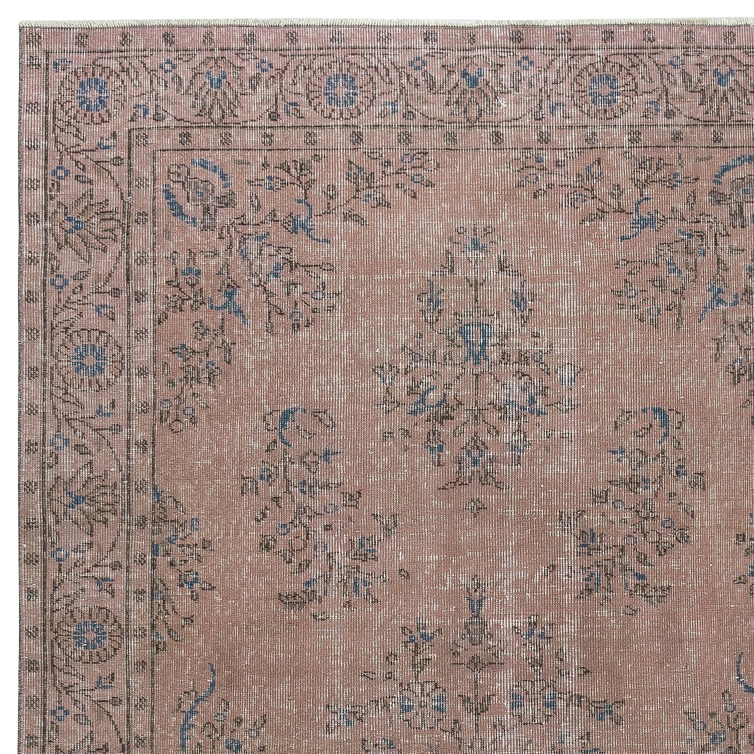 Alfombra turca vintage de 5x8 pies teñida de rosa para interiores contemporáneos Turco en venta