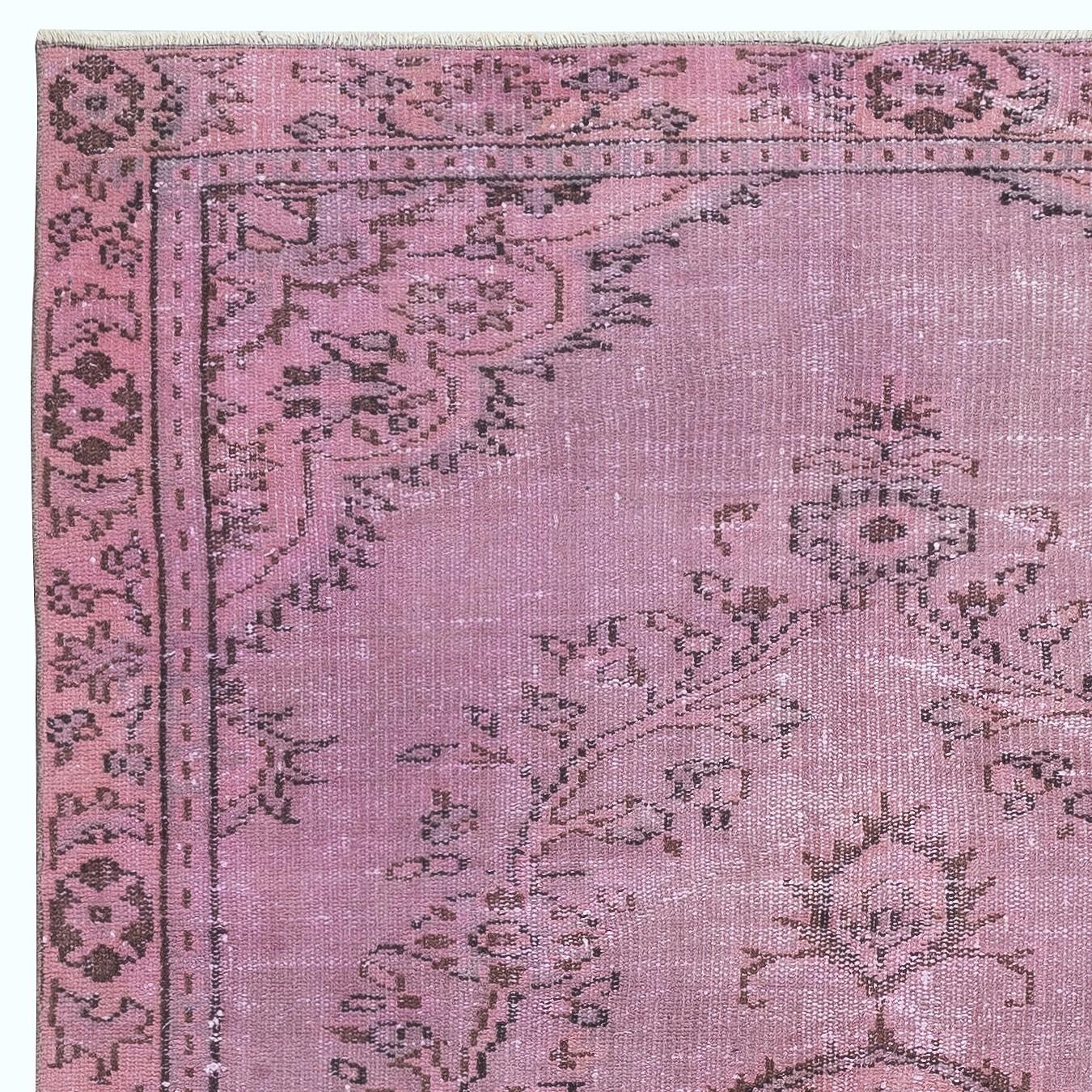 Turco Tappeto vintage turco 5x8 Ft tinto in rosa per interni moderni in vendita