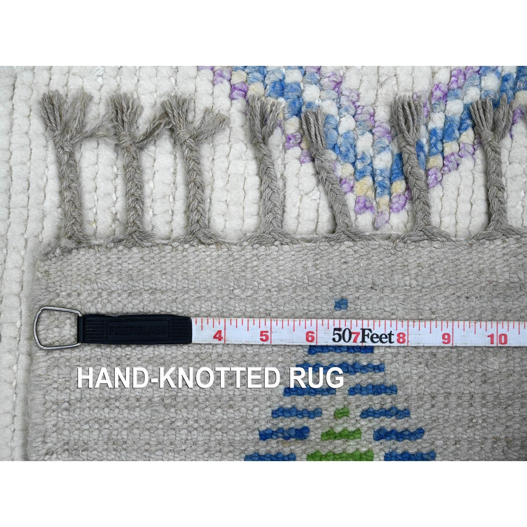 5'x8' Perlweißer handgeknüpfter marokkanischer Webteppich mit geometrischem Muster aus reiner Wolle im Zustand „Neu“ im Angebot in Carlstadt, NJ