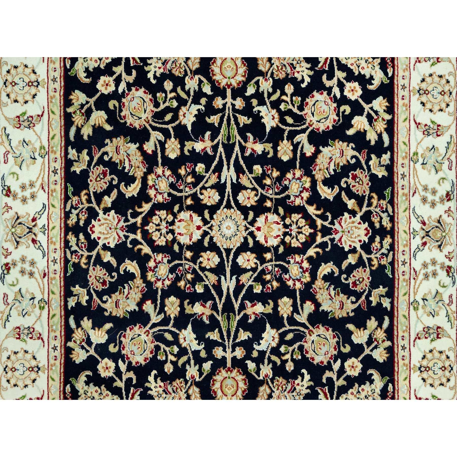 5'x8' Vulkanblaue Wolle Nain Wiederholtes Blumen Design Handgeknüpfter Teppich im Zustand „Neu“ im Angebot in Carlstadt, NJ